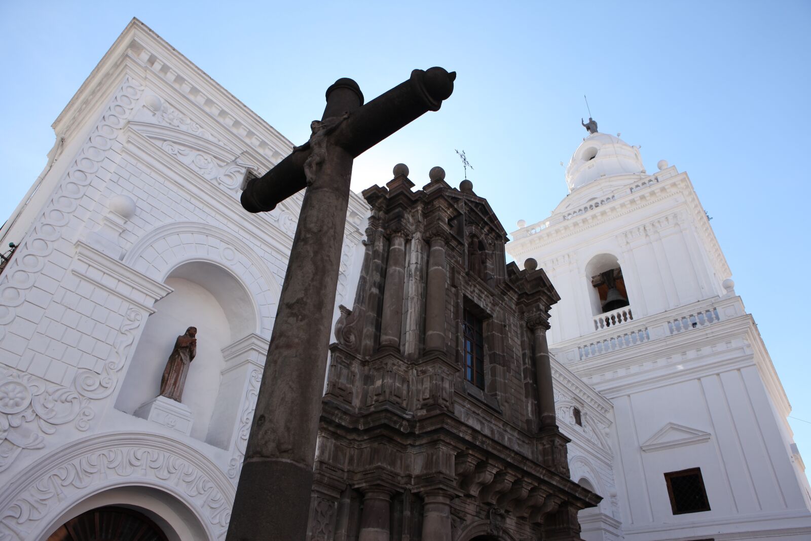 Canon EOS 5D Mark II sample photo. Church, cross, patrimonial photography