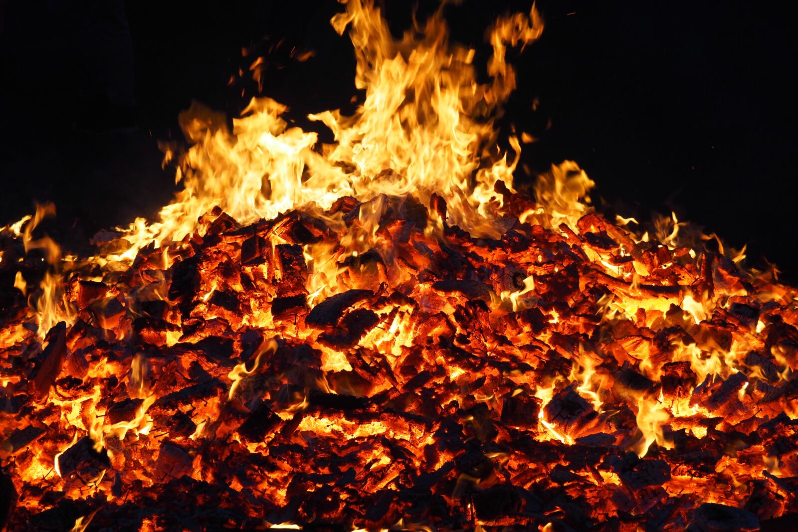 Olympus OM-D E-M5 II sample photo. Flame, heat, flammable photography