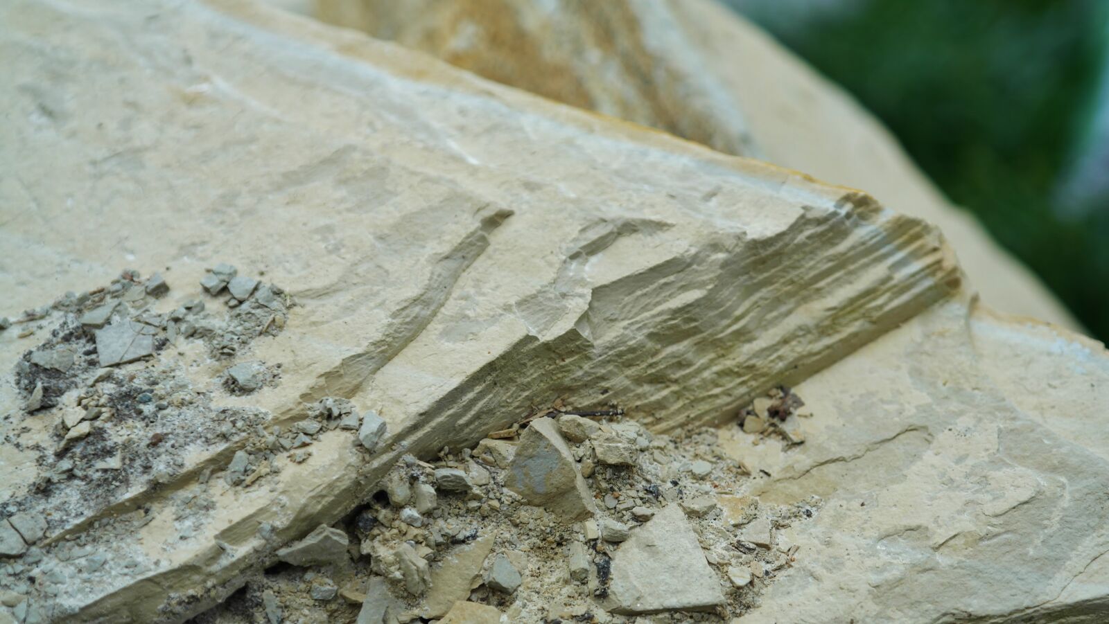 Samsung NX20 sample photo. Stone, background, grey photography