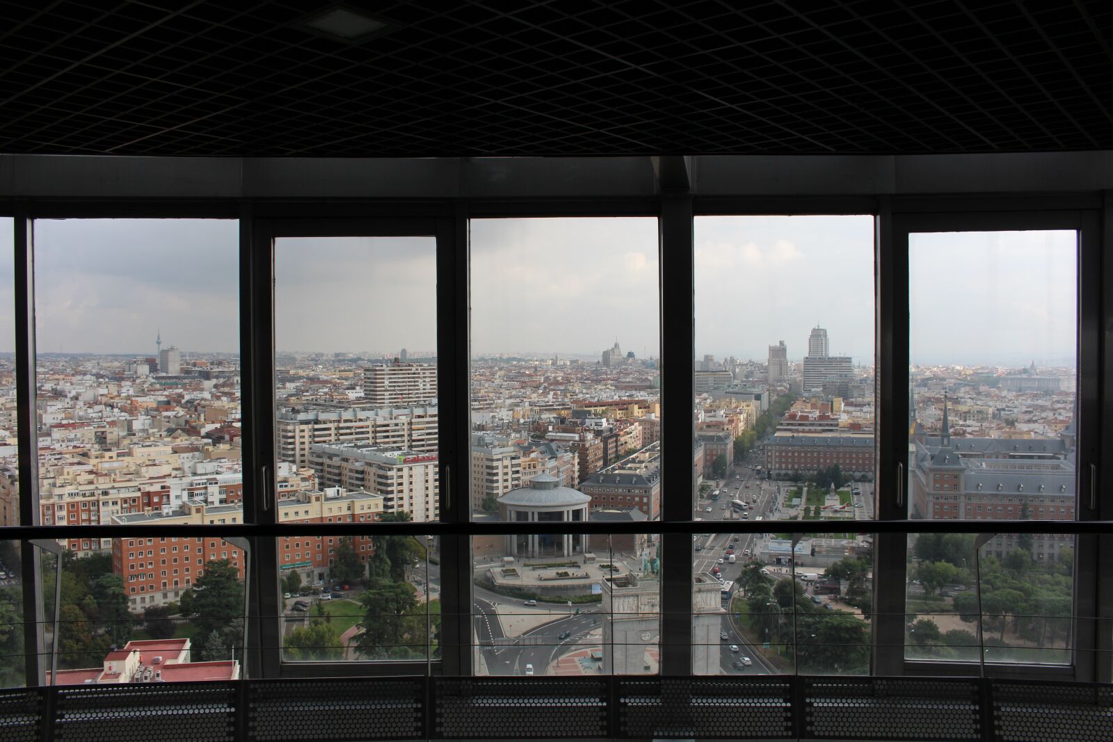 Canon EOS 700D (EOS Rebel T5i / EOS Kiss X7i) sample photo. Madrid, tower, window photography