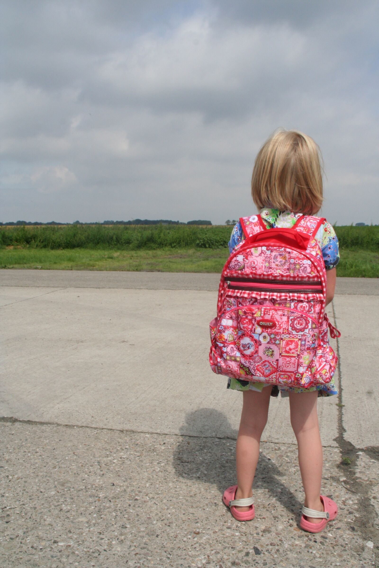 Canon EOS 350D (EOS Digital Rebel XT / EOS Kiss Digital N) sample photo. Child, girl, backpack photography