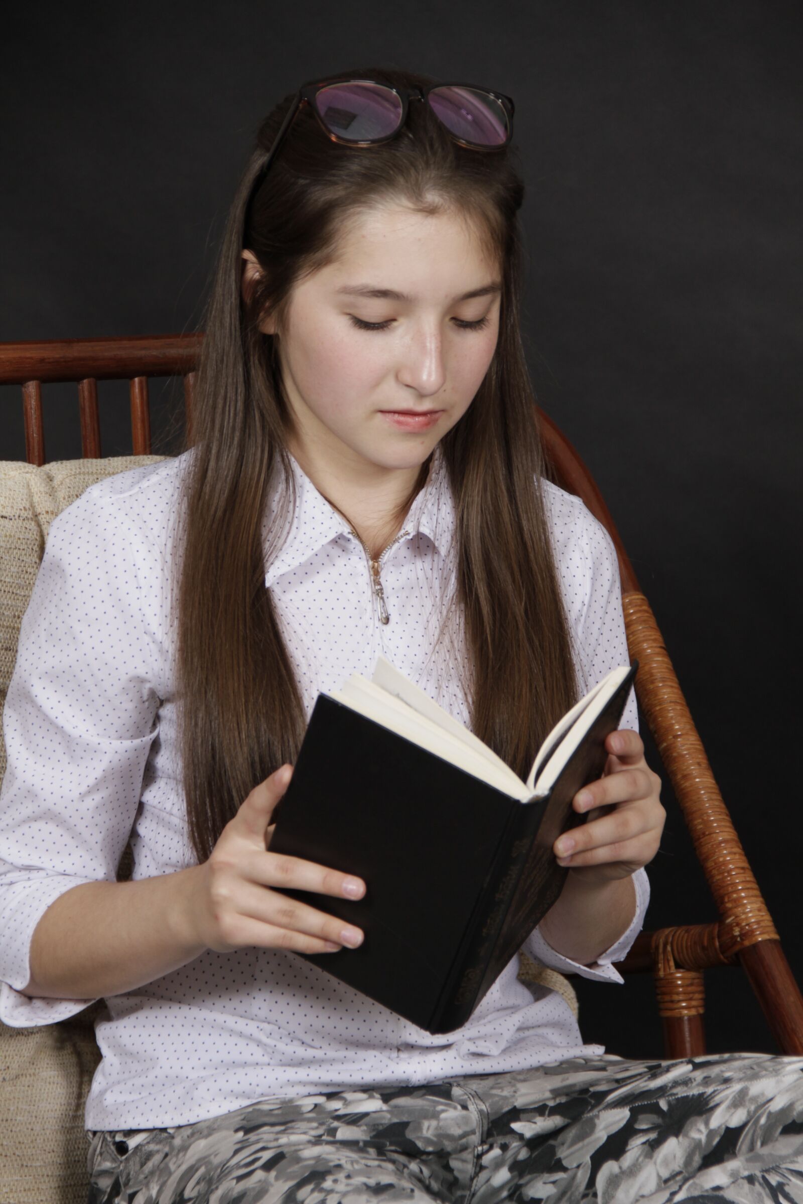 Canon EOS 7D sample photo. Book, knowledge, armchair photography