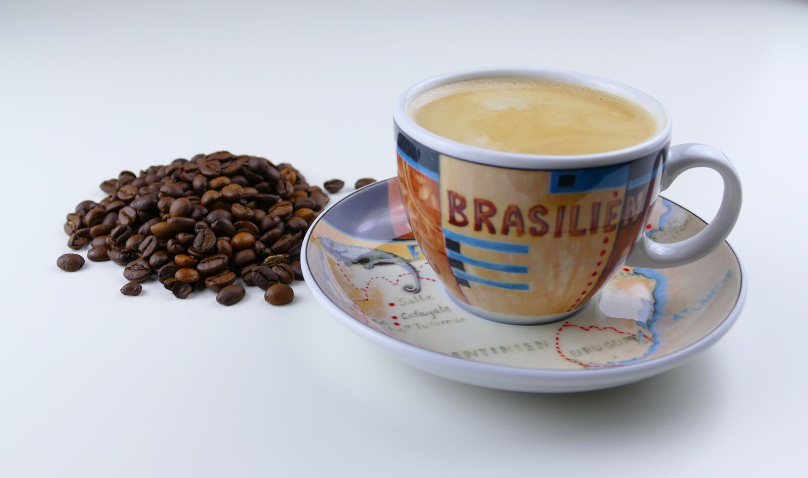 Panasonic Lumix DMC-FZ1000 sample photo. Coffee, cup, beans photography