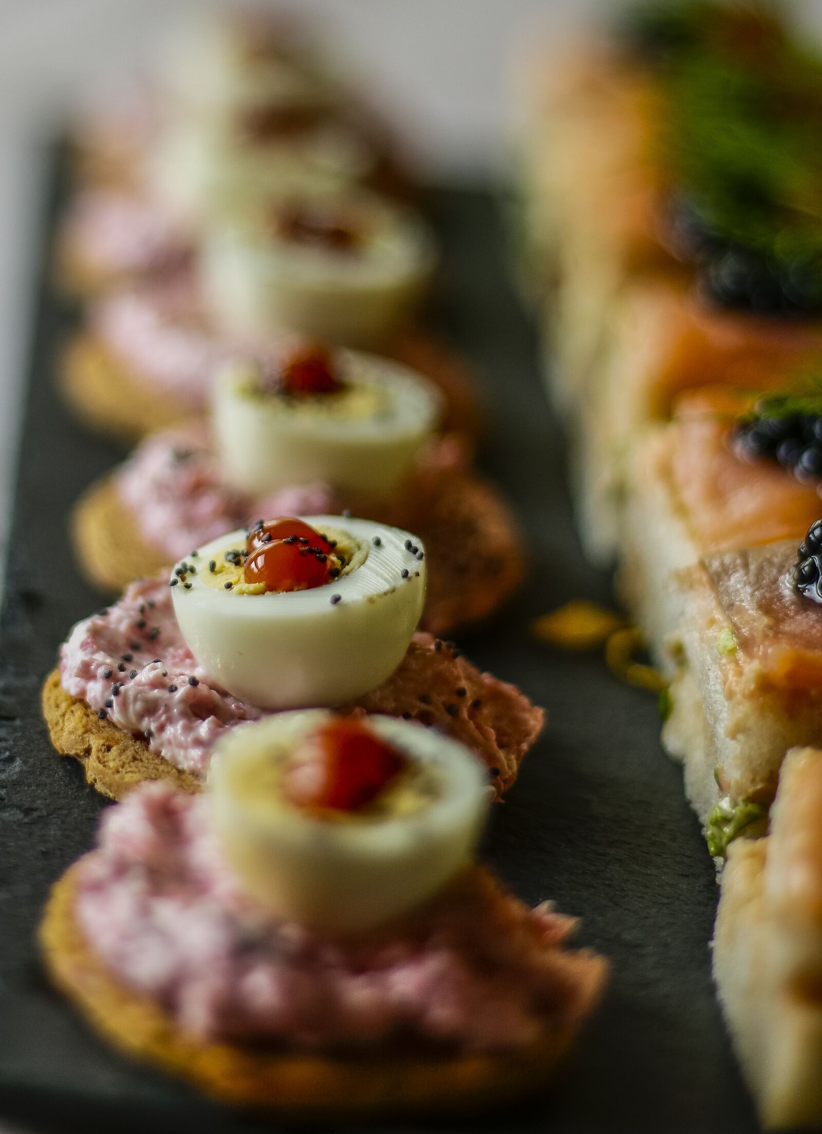 Canon EOS 70D + Canon EF 50mm F1.8 STM sample photo. Food, canapes, bread photography