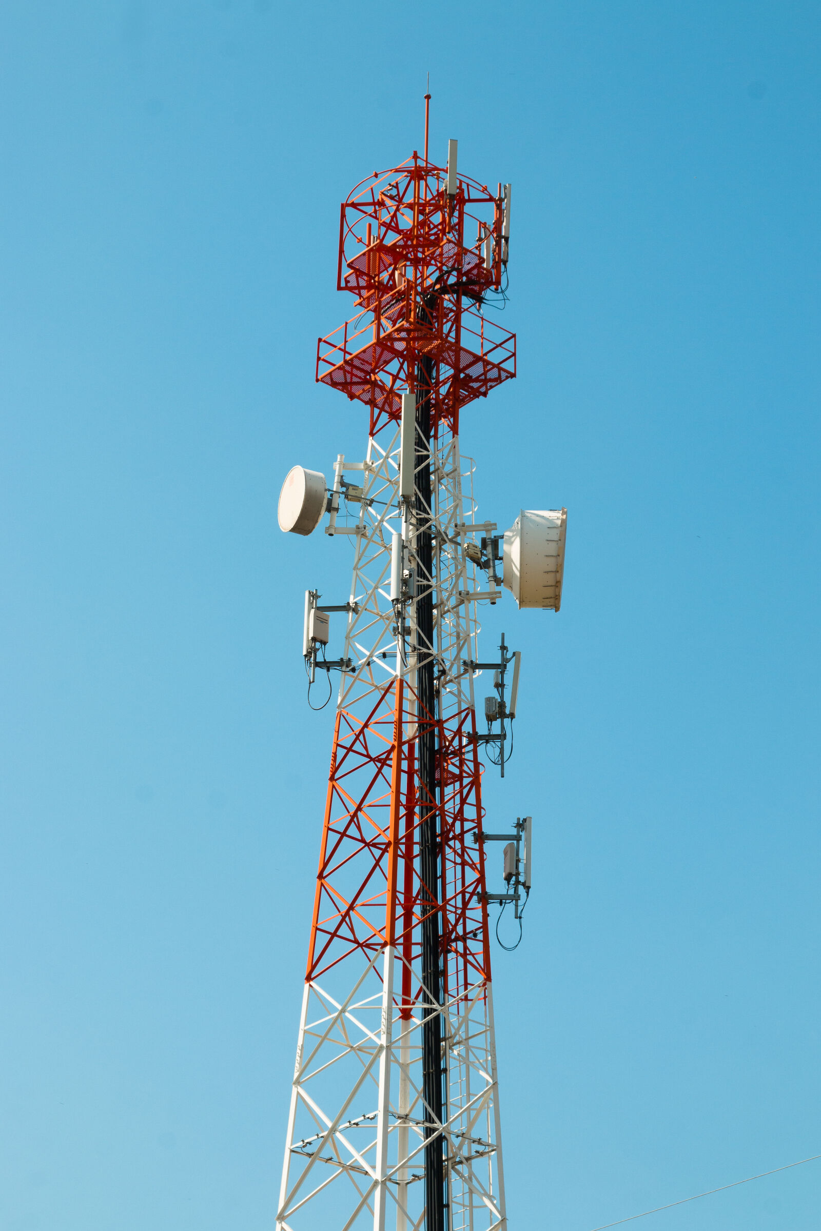 Canon EF 24-105mm F4L IS USM sample photo. Antenna, mobile, phone, mobile photography