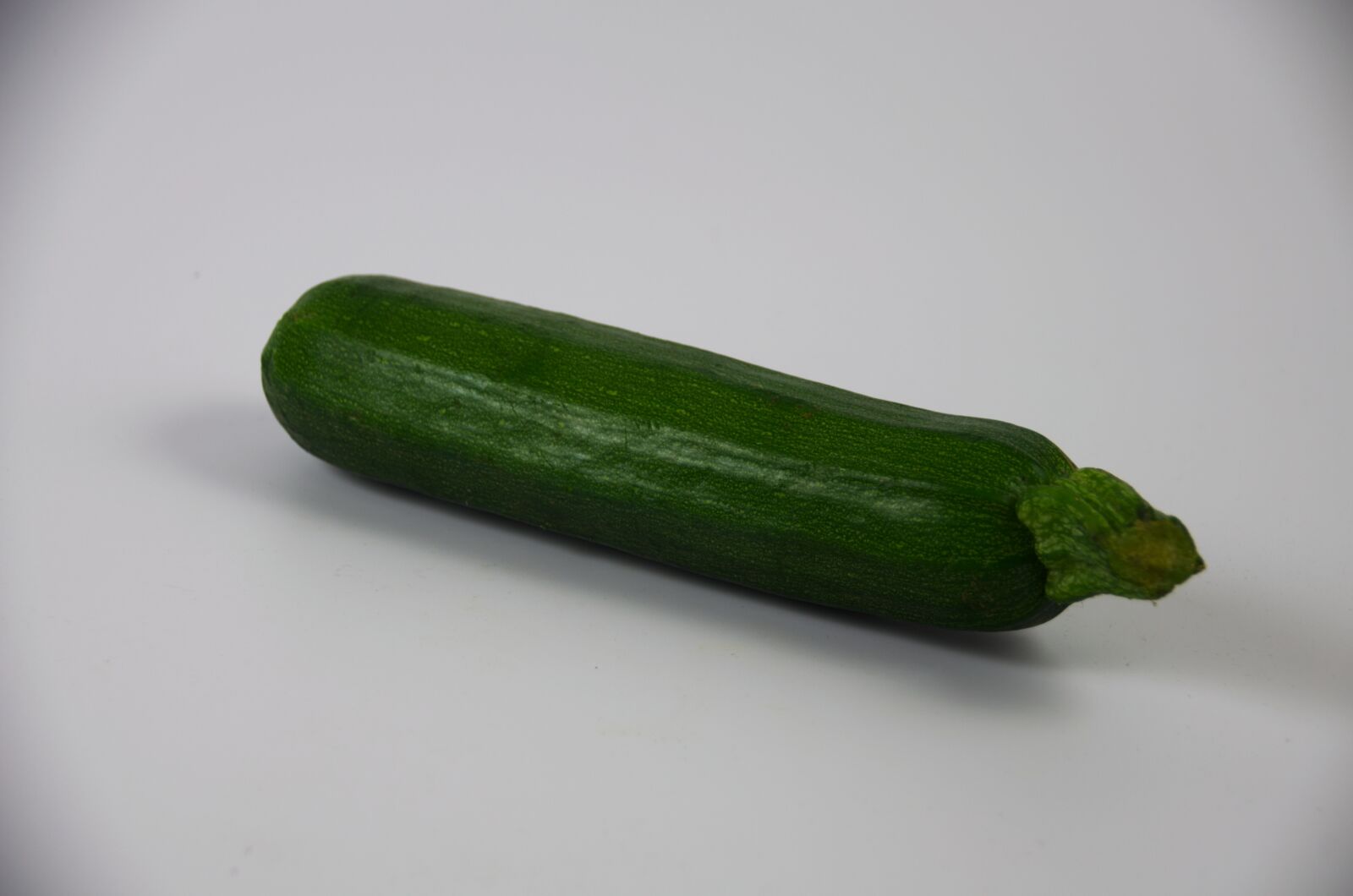 Nikon D5100 sample photo. Zucchini, vegetable, table photography