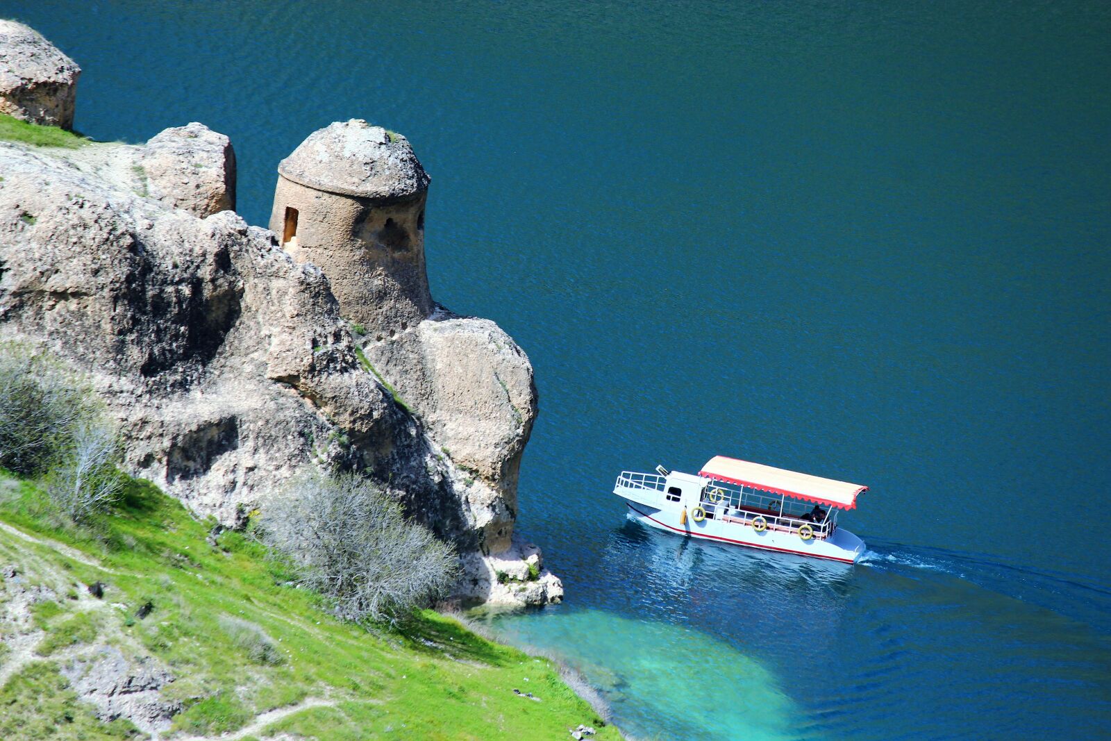 Canon EOS 600D (Rebel EOS T3i / EOS Kiss X5) sample photo. Body of water, travel photography