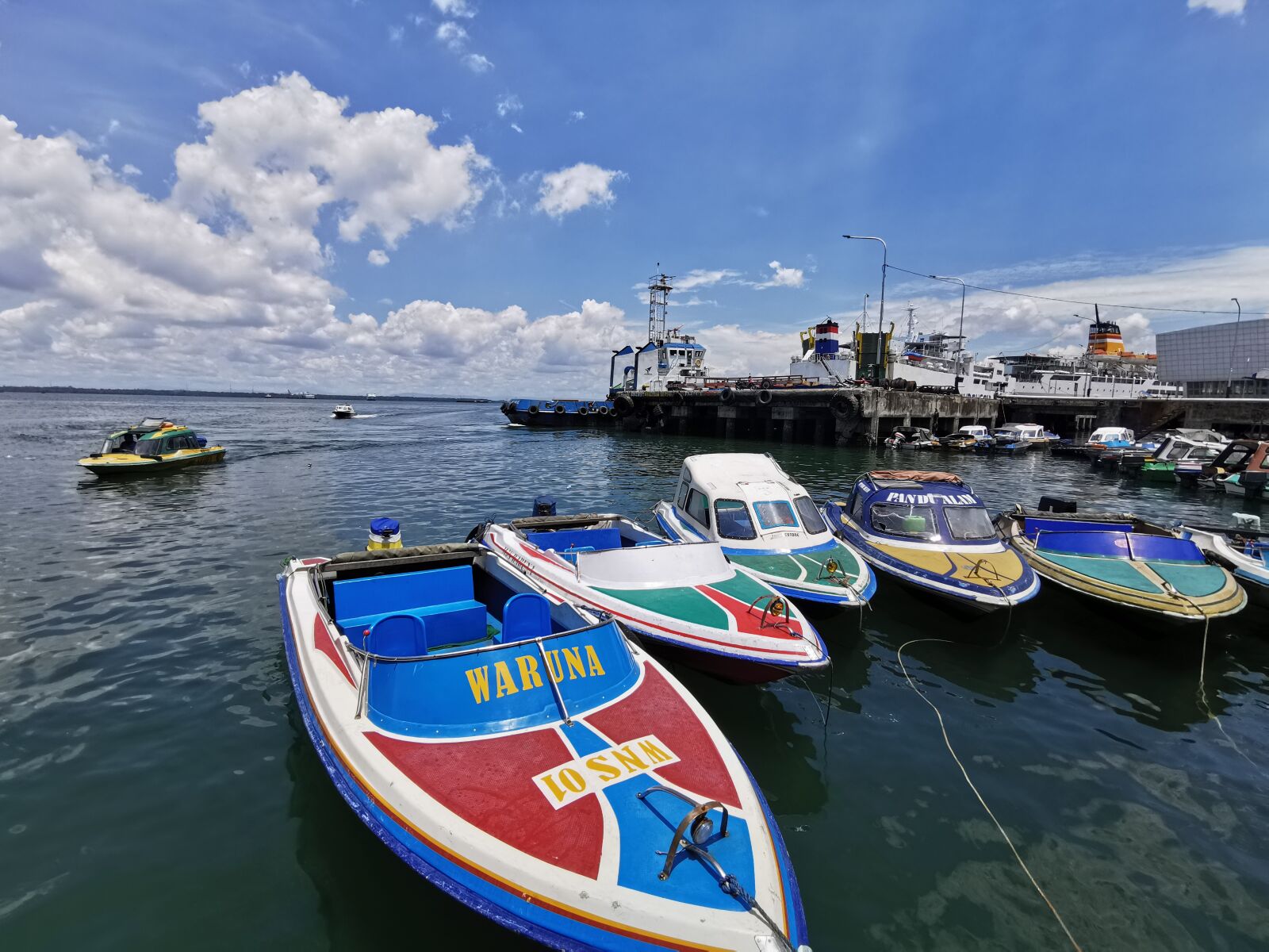 HUAWEI P30 Pro sample photo. Port, speedboat, blue sky photography