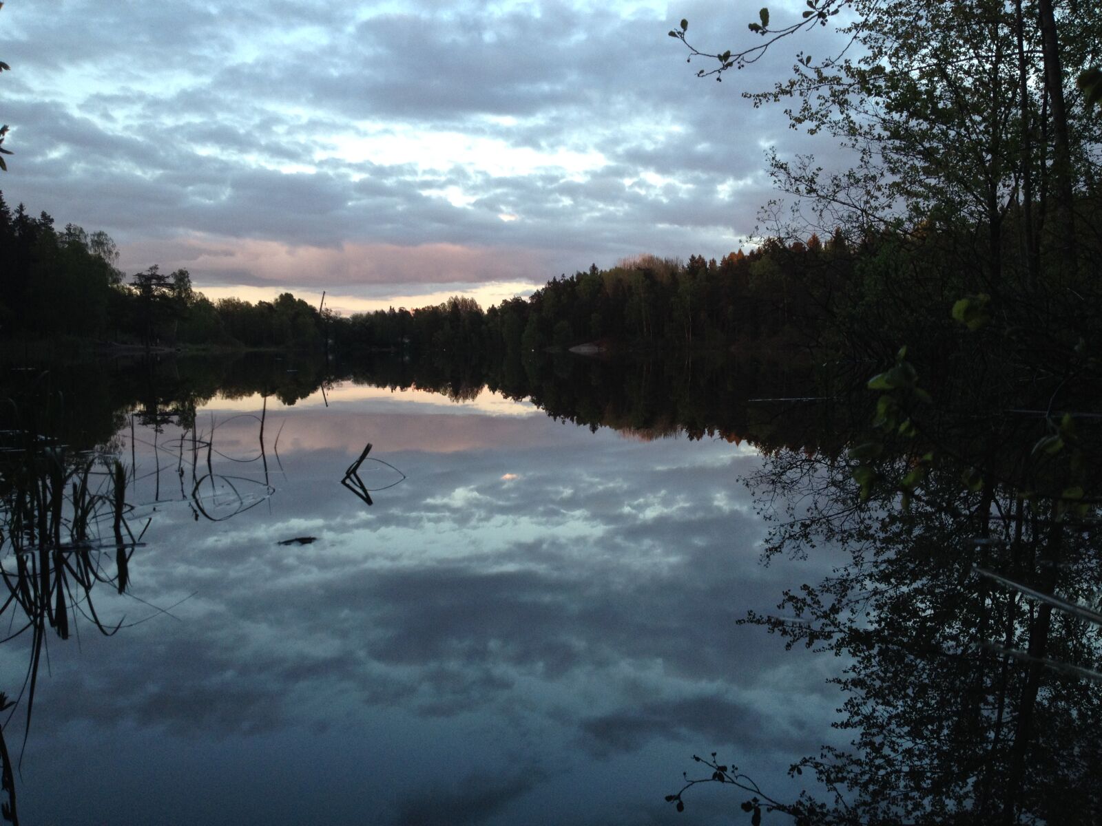 iPhone 4S back camera 4.28mm f/2.4 sample photo. Reflections, sunset, water photography