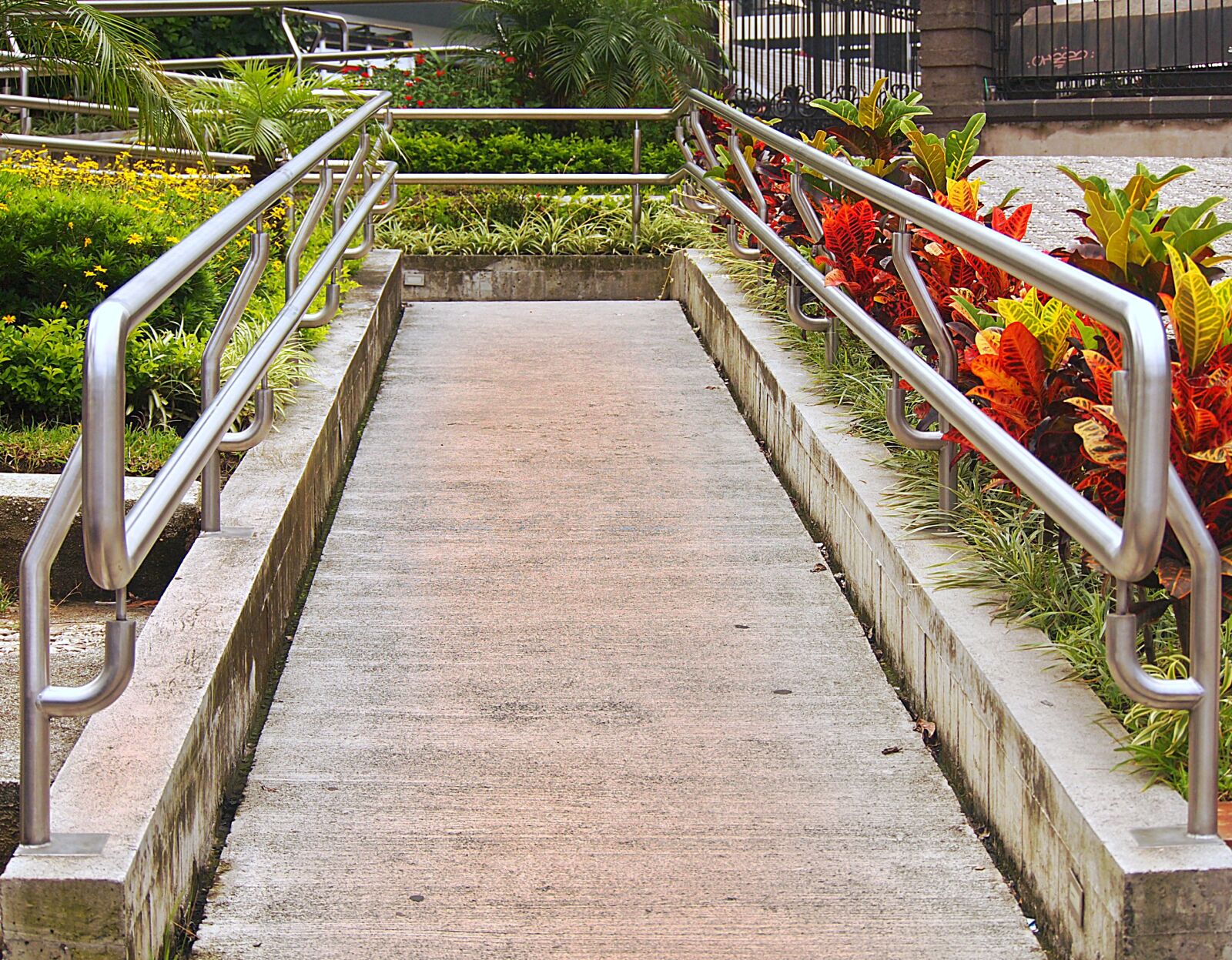 Olympus PEN E-PL1 sample photo. Path, hall, ascent photography