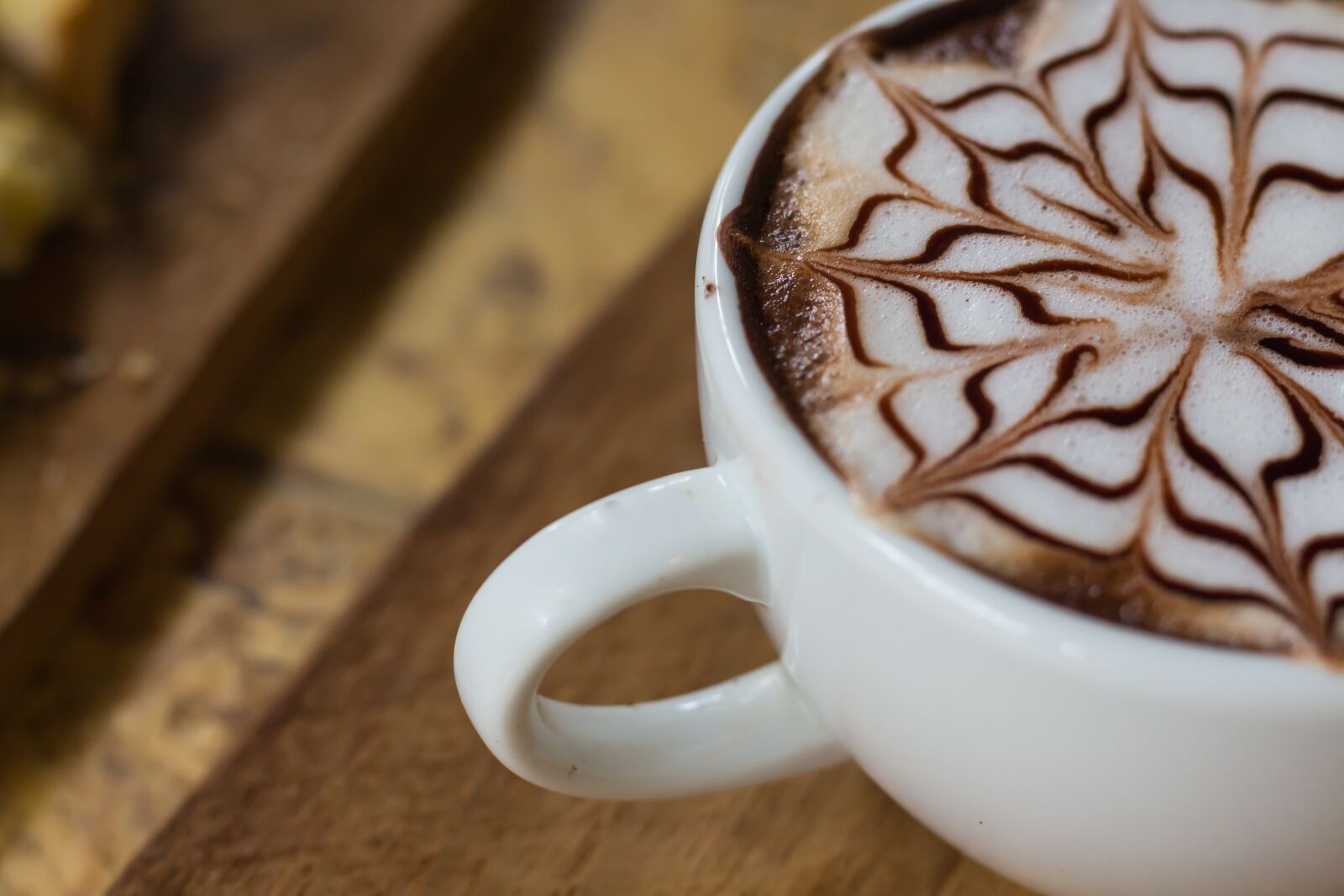 Canon EOS 700D (EOS Rebel T5i / EOS Kiss X7i) + Canon EF 50mm F1.8 STM sample photo. Cappuccino, beverage, in the photography