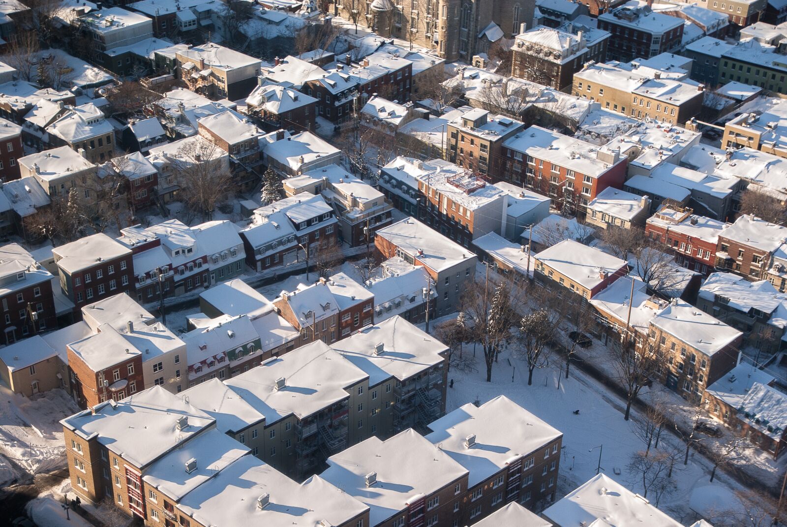 Pentax K10D sample photo. Québec, buildings, winter photography