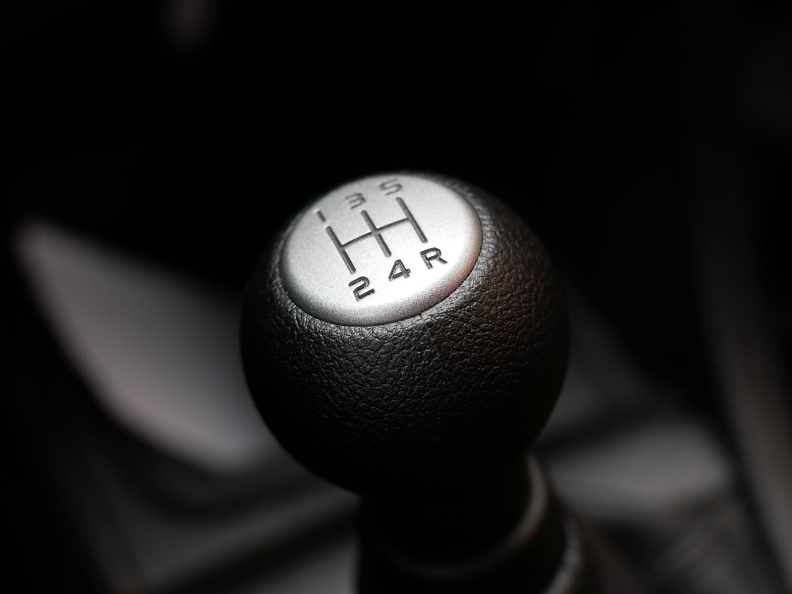 Panasonic Lumix DMC-GX85 (Lumix DMC-GX80 / Lumix DMC-GX7 Mark II) sample photo. Auto, the gear lever photography