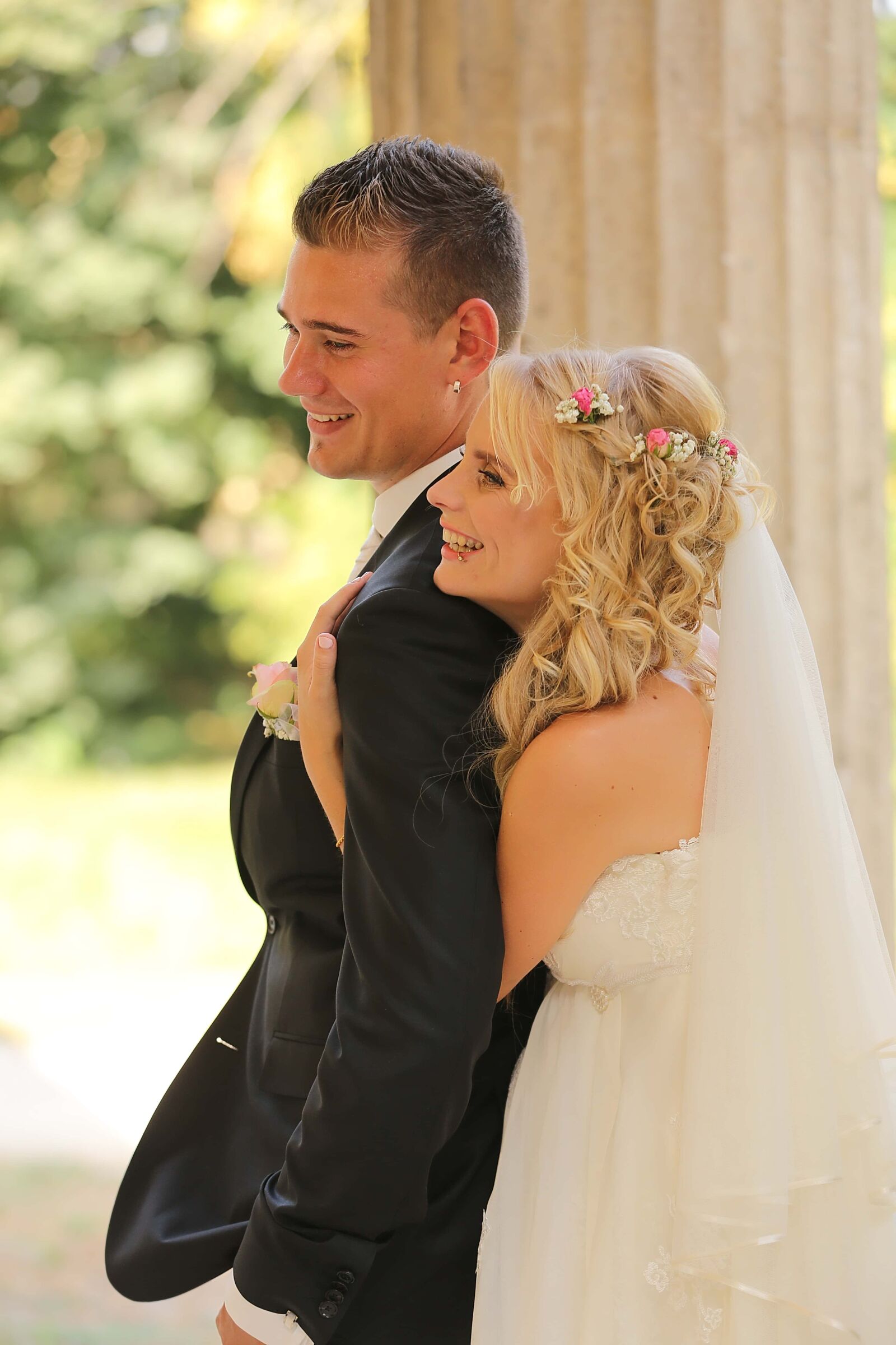 Canon EOS 5D Mark III sample photo. Smiling, love, hug, wedding photography