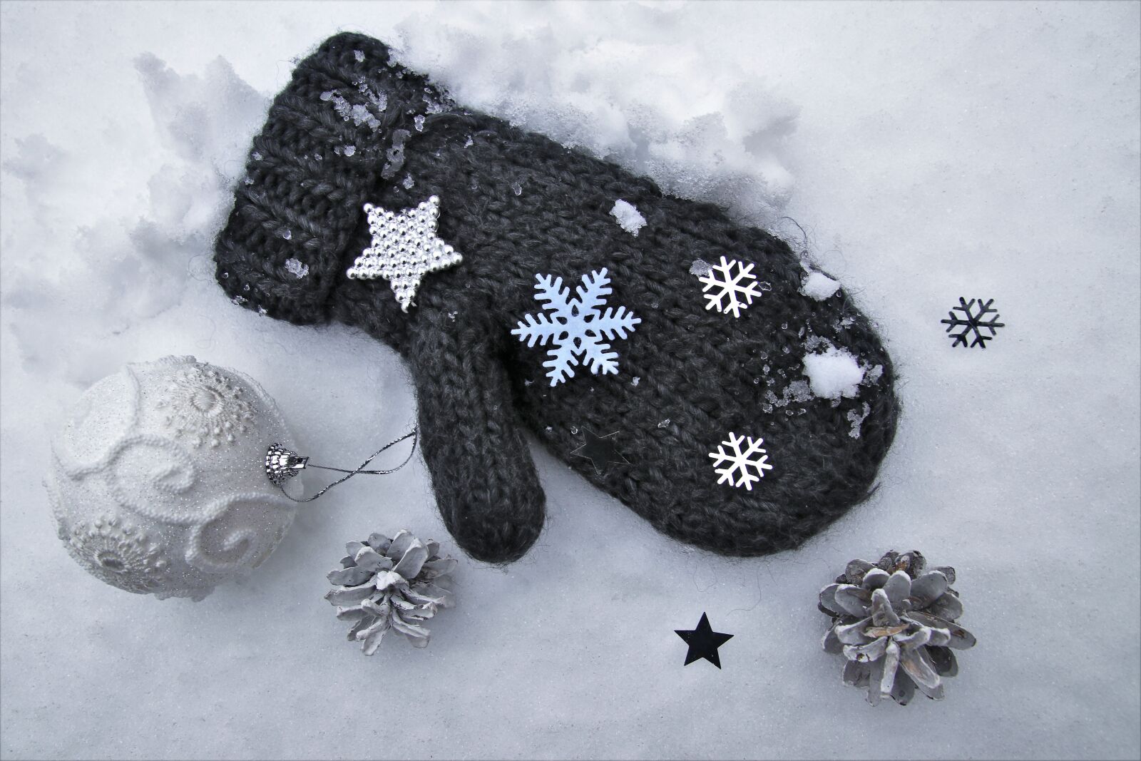 Canon EOS 80D sample photo. Winter, wool, gloves photography