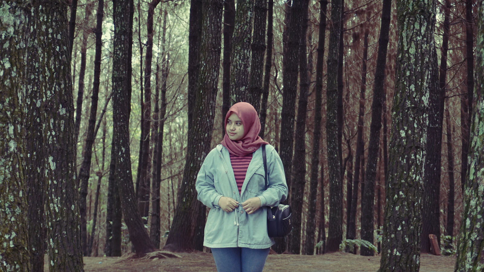 Sony a6000 sample photo. People, women, jungle, hijab photography