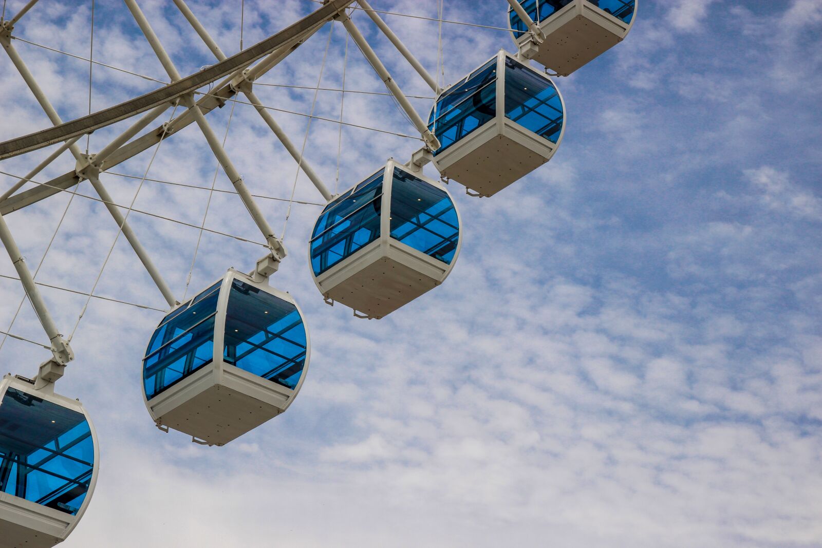 Canon EOS 600D (Rebel EOS T3i / EOS Kiss X5) sample photo. Ferris wheel, gondolas, ride photography