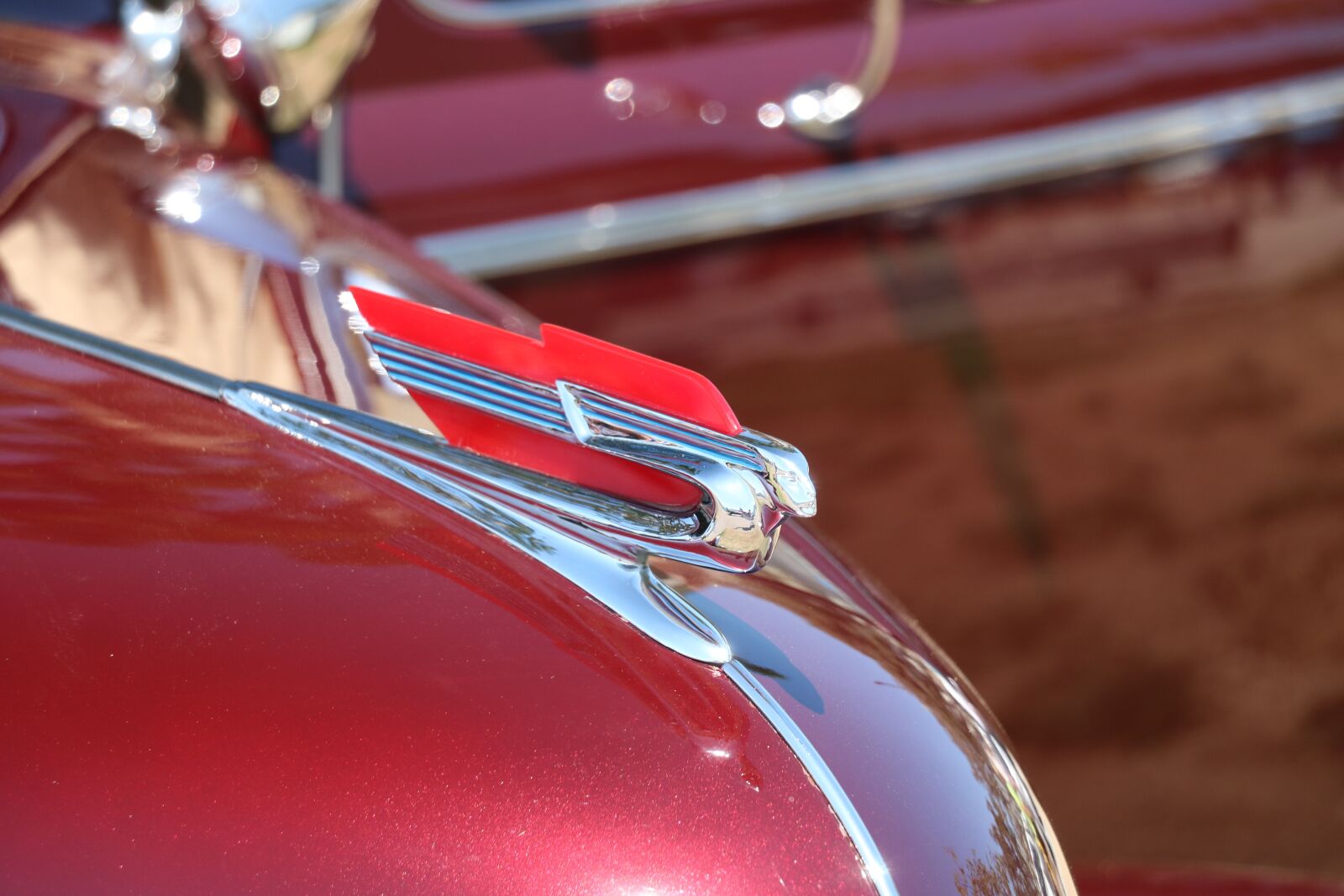 Canon EOS 750D (EOS Rebel T6i / EOS Kiss X8i) sample photo. Cadillac, flying goddess, hood photography