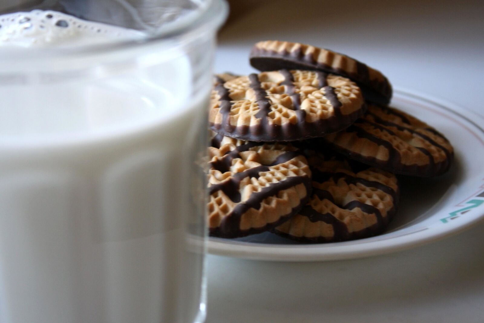 f/3.5-5.6 IS sample photo. Cookies, milk, dessert, chocolate photography