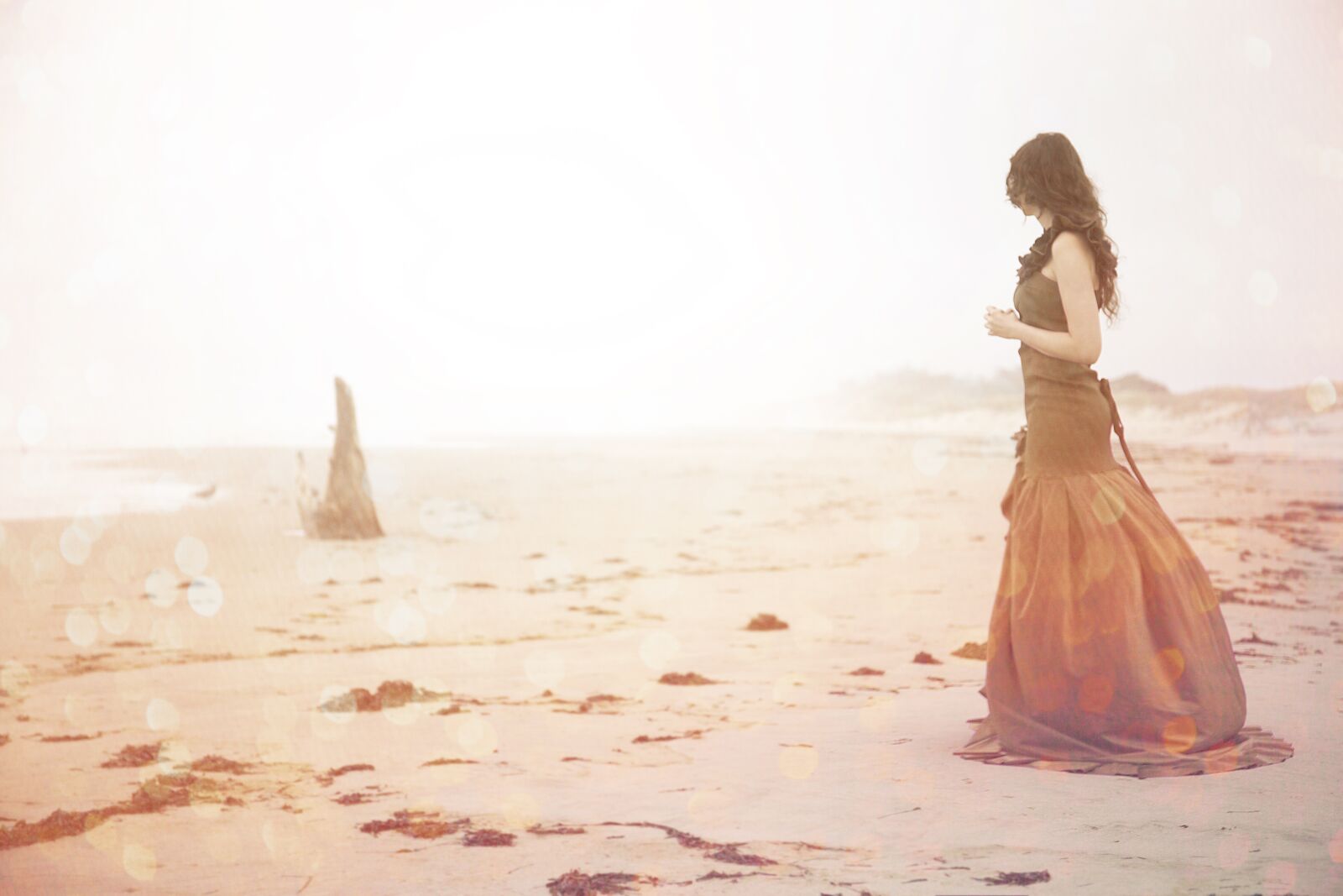 Canon EF 24-70mm F4L IS USM sample photo. Woman, beach, mirage photography