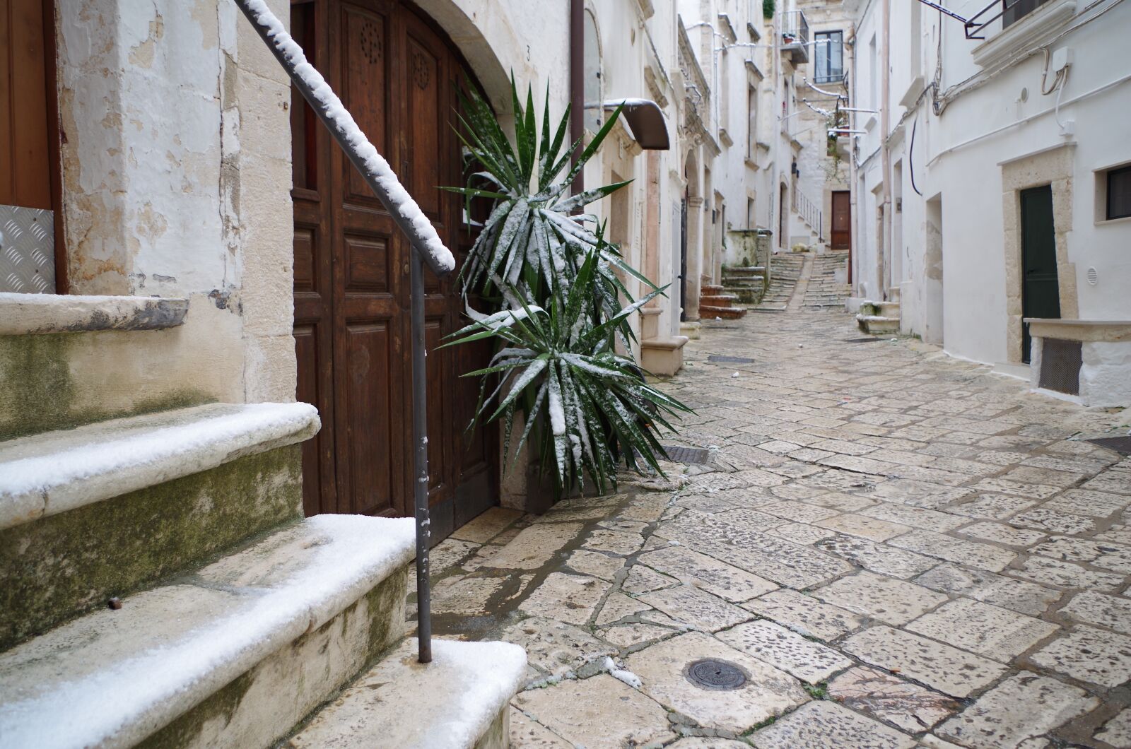 Pentax K-50 sample photo. Puglia, historical centre, snow photography