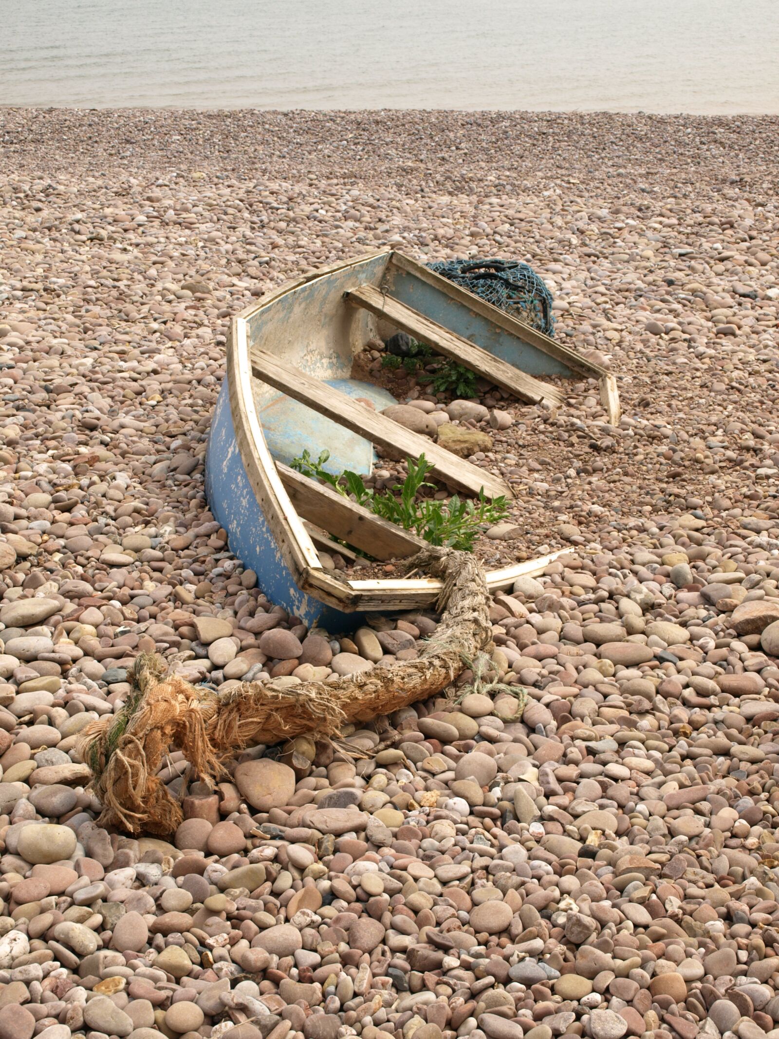 Olympus E-510 (EVOLT E-510) sample photo. Boat, stranded, old photography