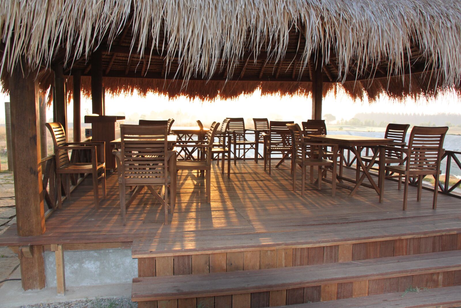 Canon EOS 500D (EOS Rebel T1i / EOS Kiss X3) sample photo. Sit-out, chairs, tables photography