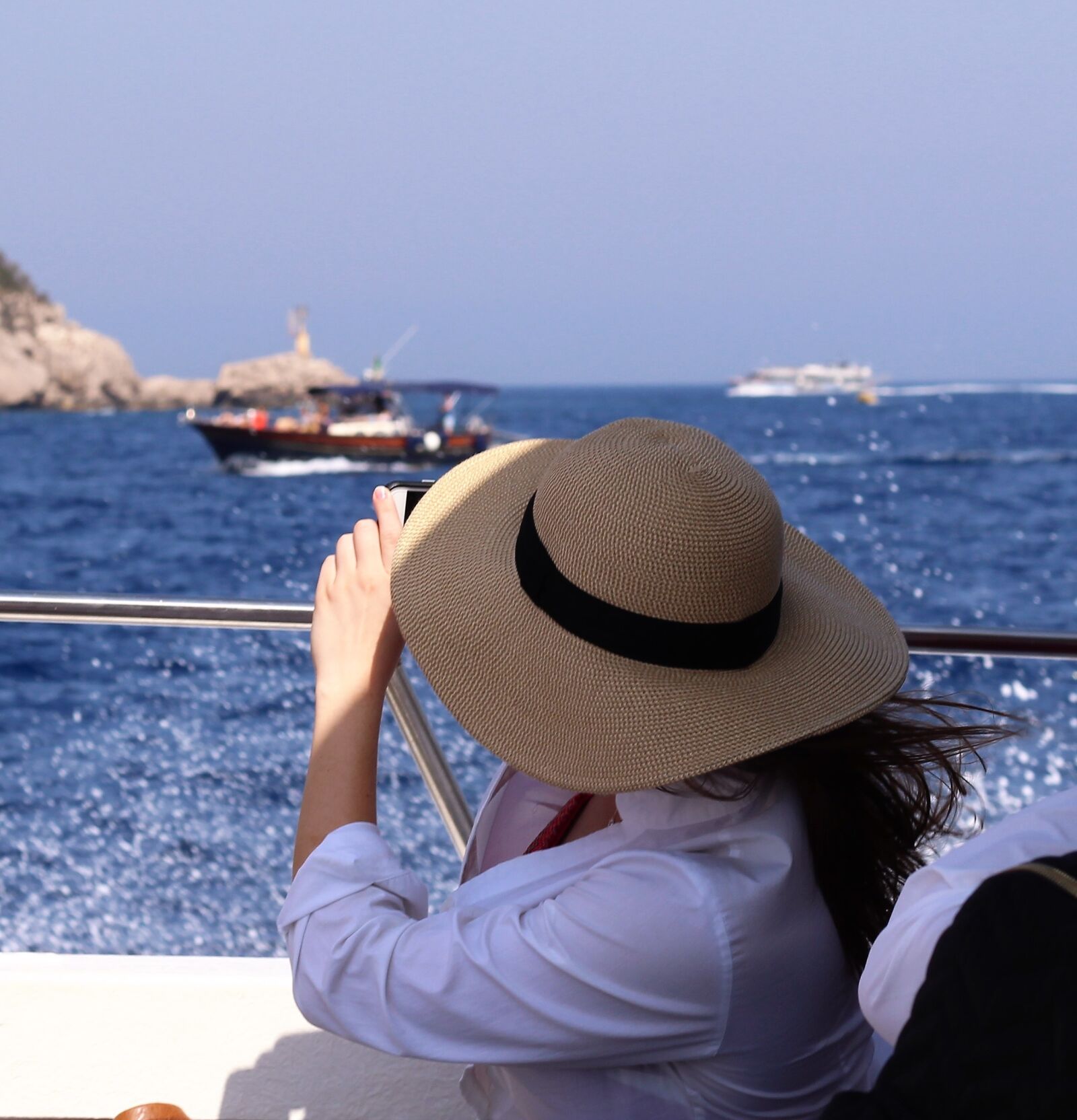 Canon EOS 1300D (EOS Rebel T6 / EOS Kiss X80) + Canon EF 50mm F1.8 STM sample photo. Sun hat, hat, straw photography