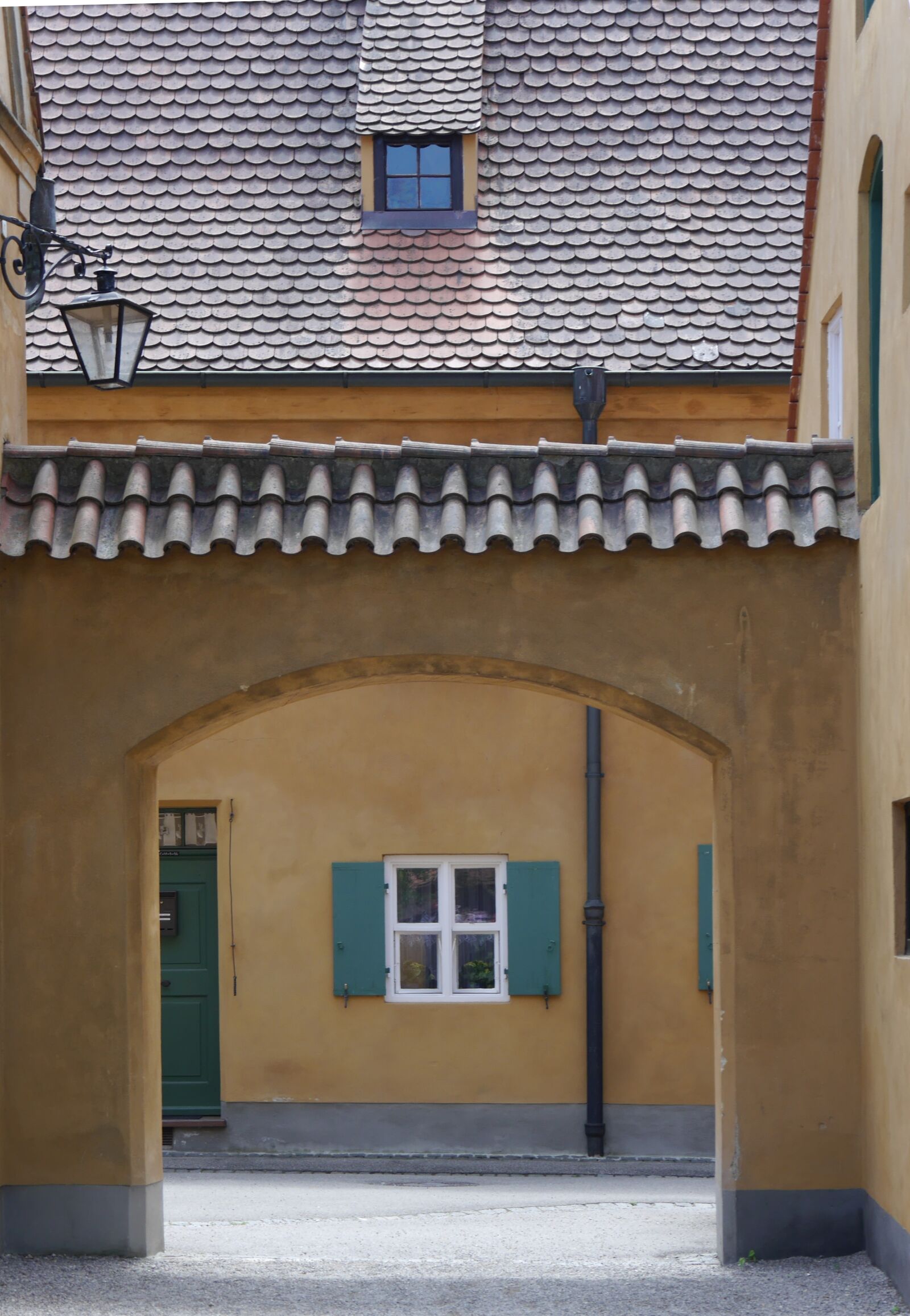 Panasonic Lumix DMC-G6 sample photo. Augsburg, fugger, archway photography