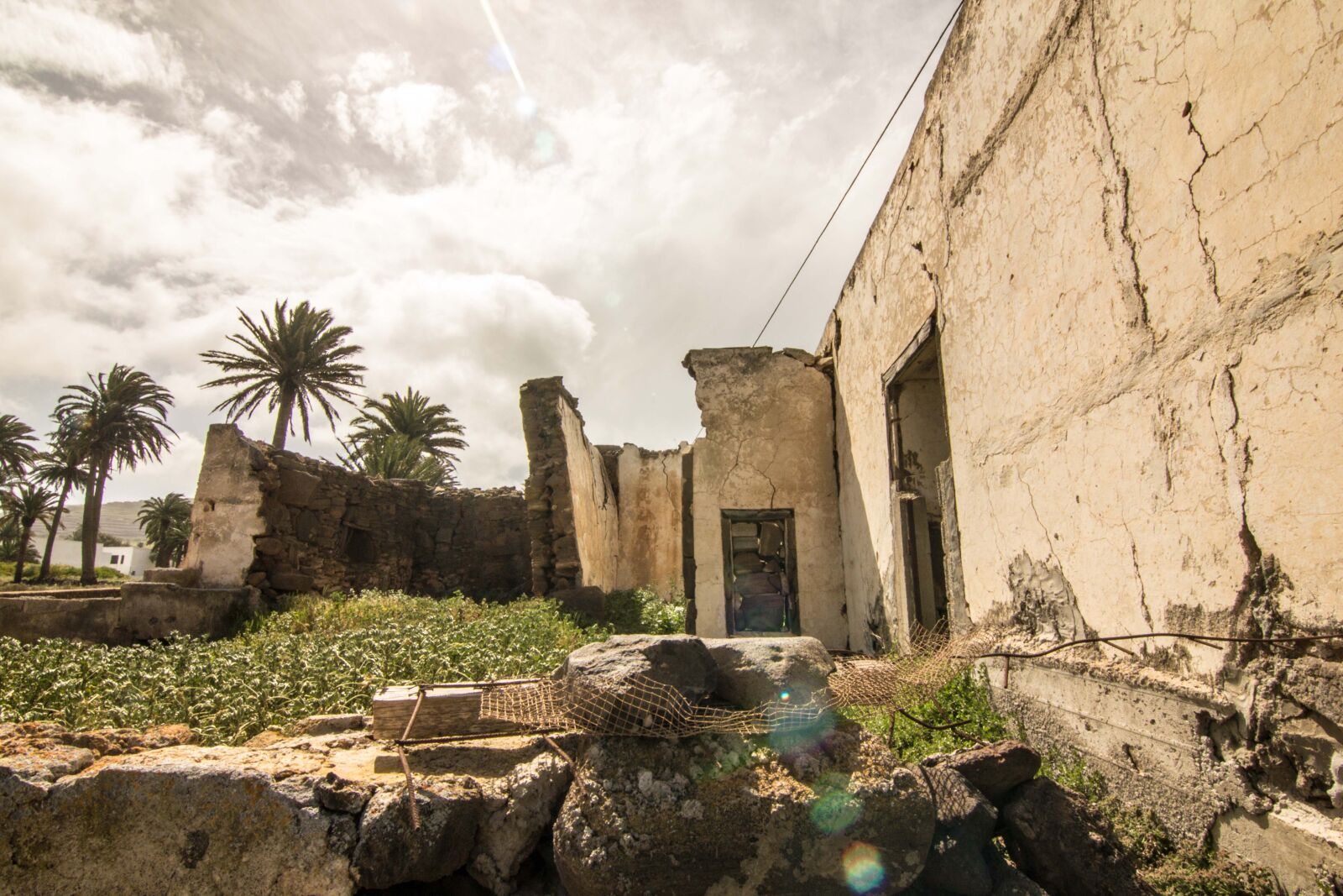 Canon EOS 60D sample photo. House, alone, old photography