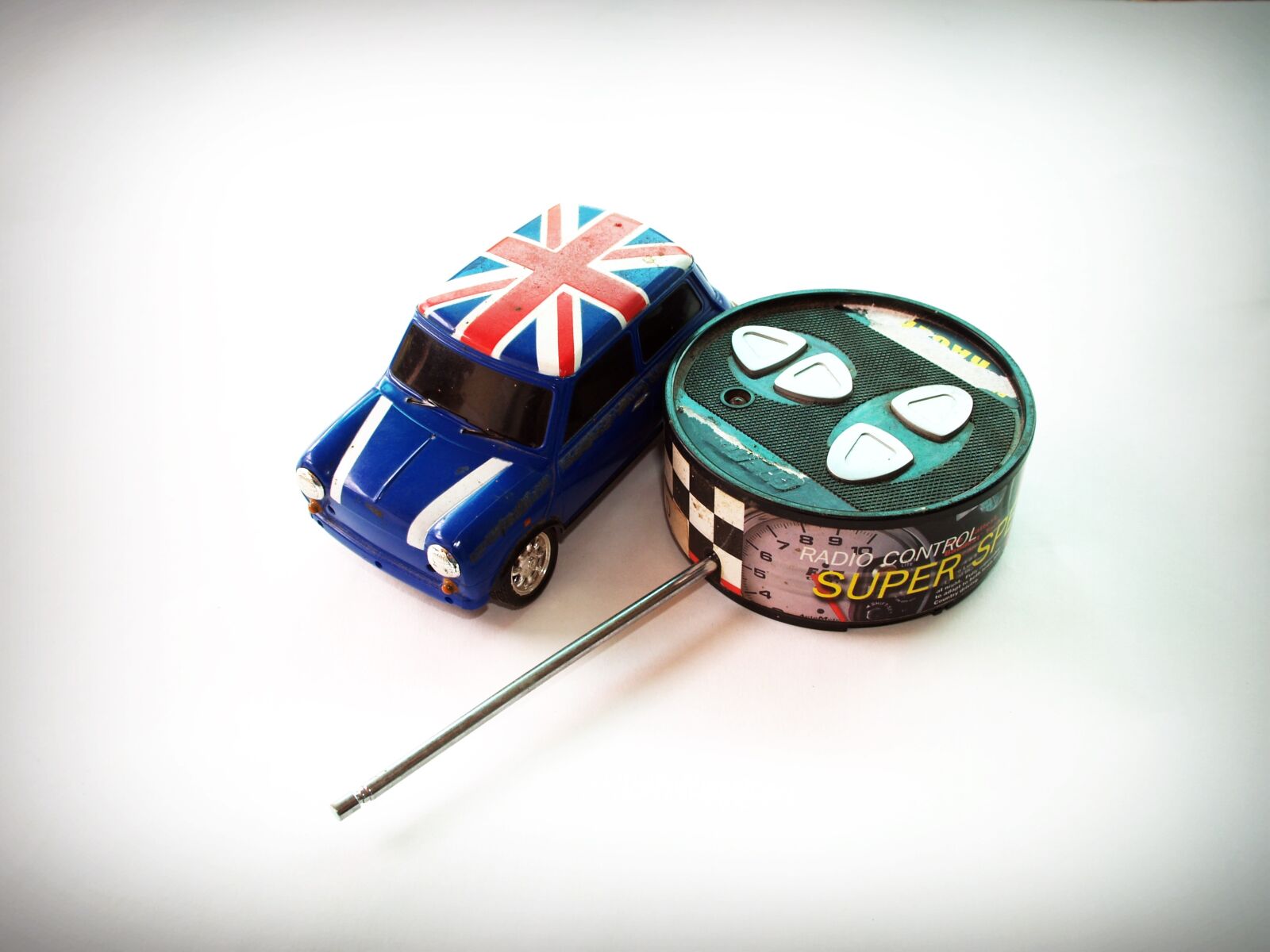 Olympus E-300 (EVOLT E-300) sample photo. Car, toy, fiat photography