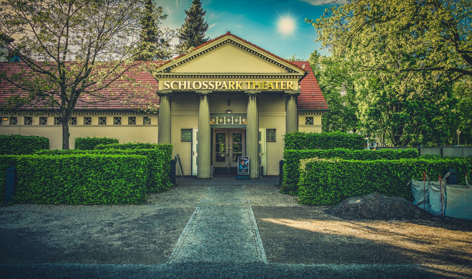 Sony a7 II + Sony FE 28-70mm F3.5-5.6 OSS sample photo. Theater, berlin, facade photography
