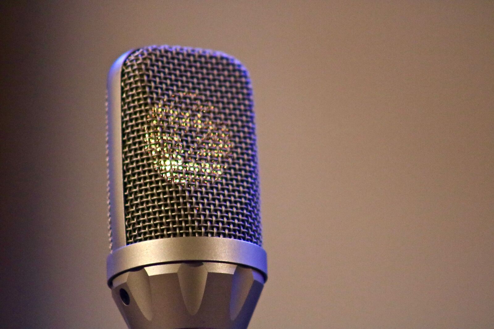 Canon EOS 750D (EOS Rebel T6i / EOS Kiss X8i) sample photo. Microphone, recording, audio photography