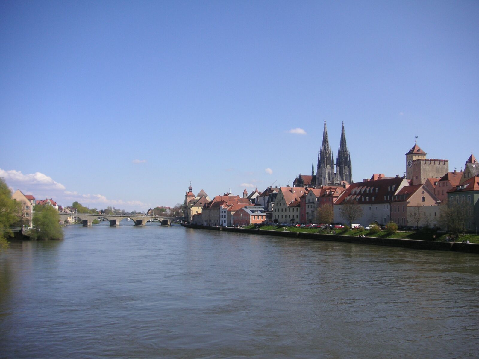 KONICA MINOLTA DiMAGE X50 sample photo. Regensburg, danube, river photography