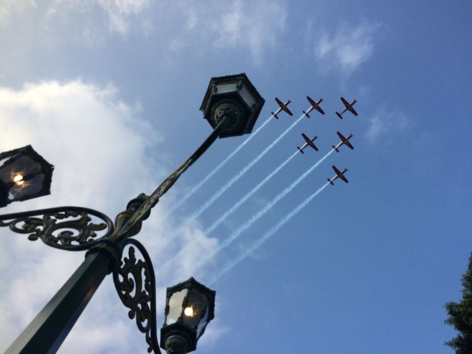 iPhone 5s back camera 4.15mm f/2.2 sample photo. Aerobatic, team, air, force photography