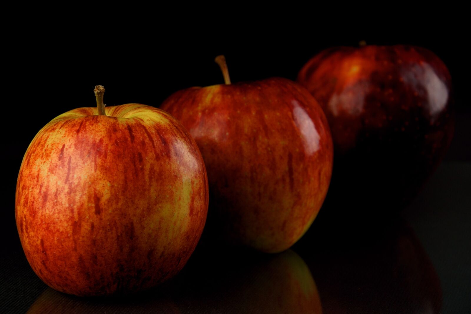 Sony ILCA-77M2 sample photo. Fruit, eating, apple photography