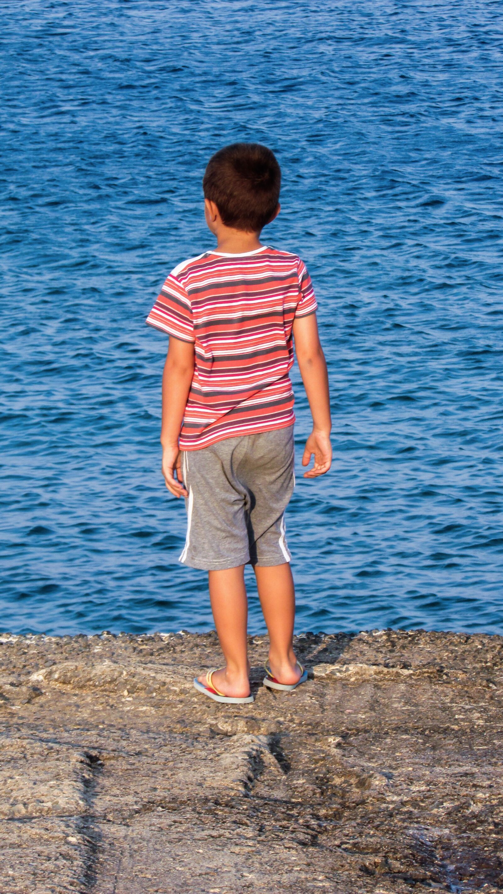 Canon PowerShot SX400 IS sample photo. Boy, looking, sea photography