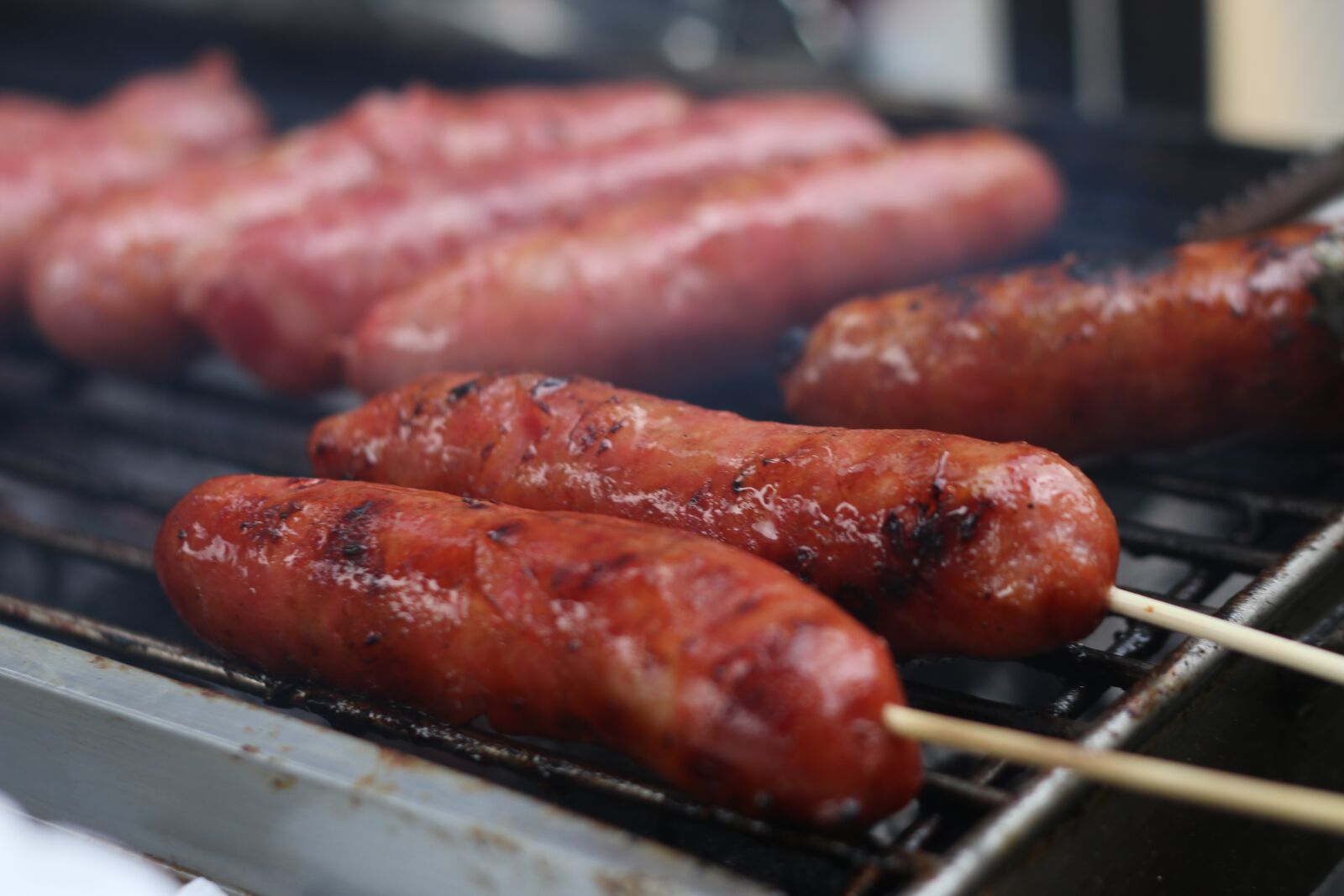 Canon EOS 70D + Canon EF 50mm F1.8 II sample photo. Sausage, grilled, roasted photography