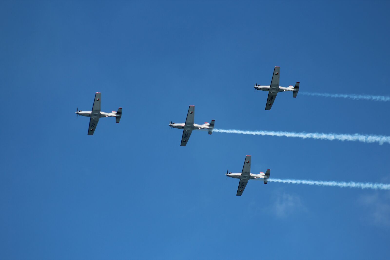 Canon EF 75-300mm f/4-5.6 USM sample photo. Airplane, aircraft, military photography