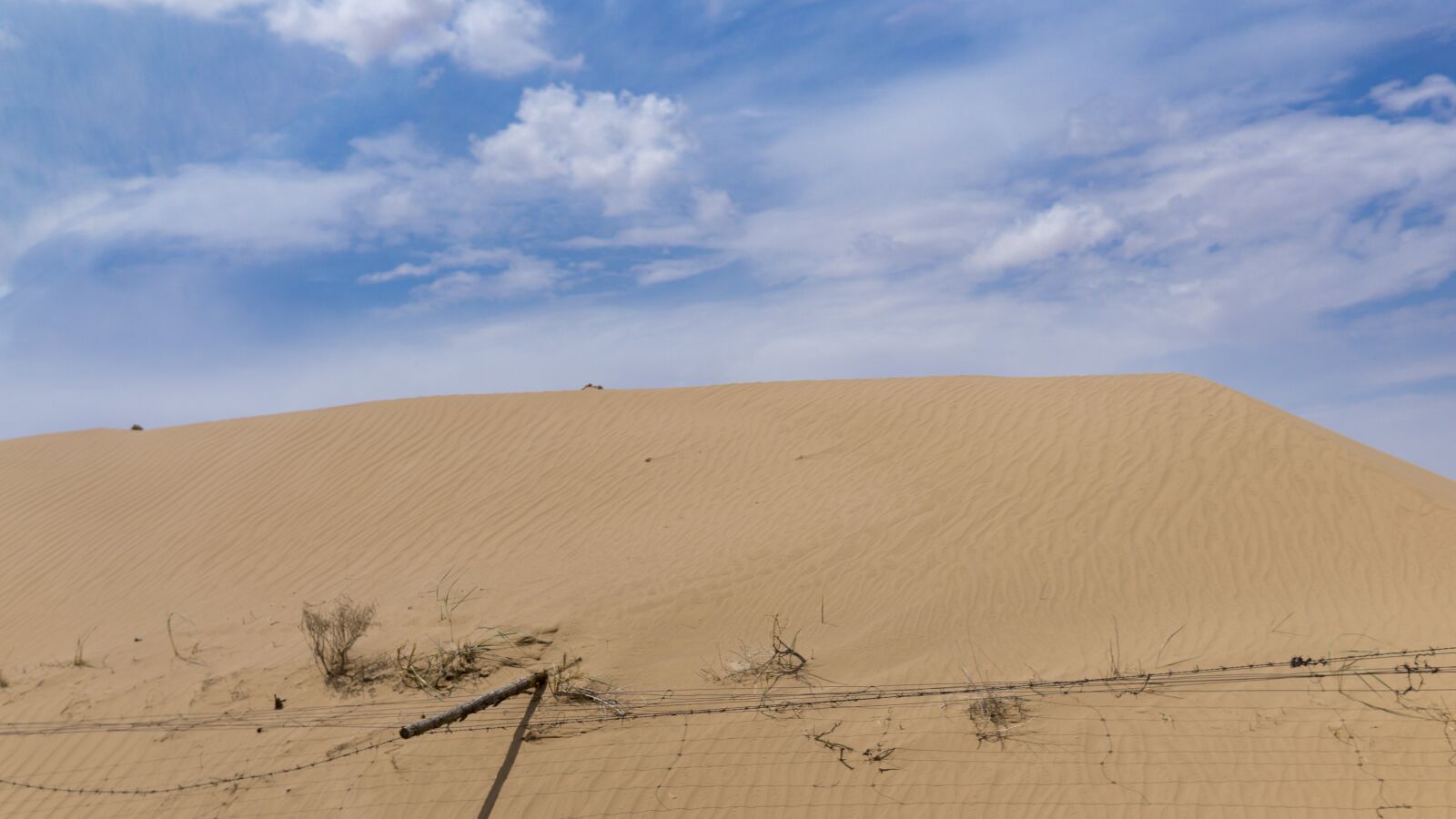 Sony a5100 sample photo. Desert, blue sky, inner photography