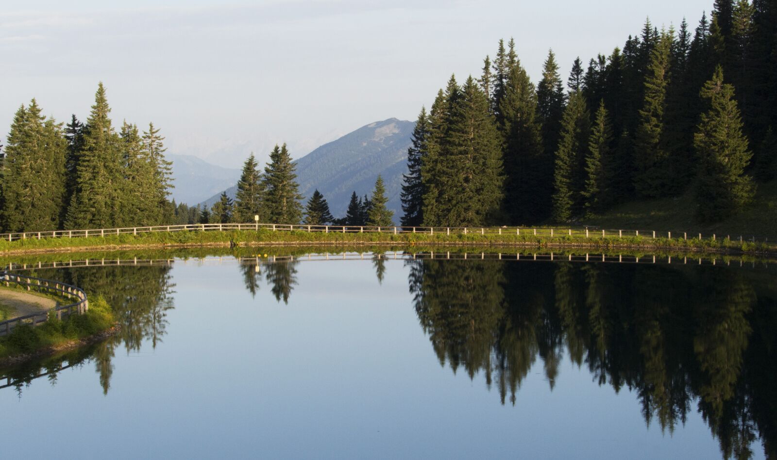 Canon EF-S 55-250mm F4-5.6 IS STM sample photo. Hochkar, lake, pine photography