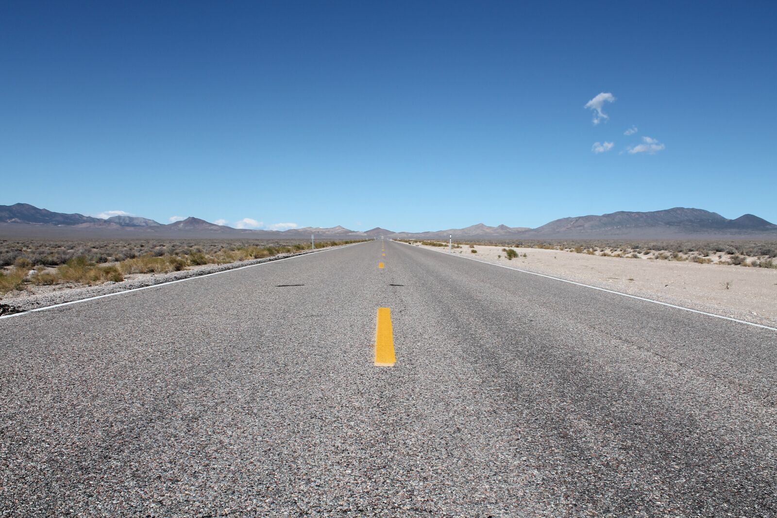 Canon EOS 1100D (EOS Rebel T3 / EOS Kiss X50) sample photo. Highway, desert, road photography