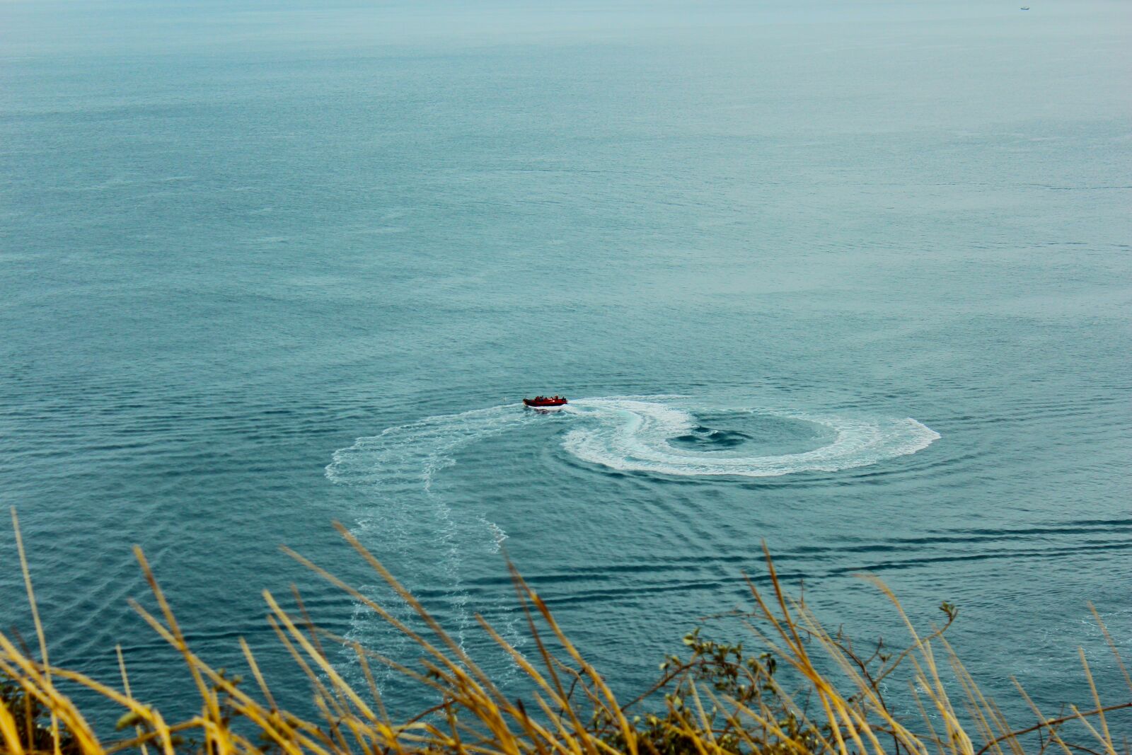 Canon EOS 600D (Rebel EOS T3i / EOS Kiss X5) sample photo. Boat, sea, water photography