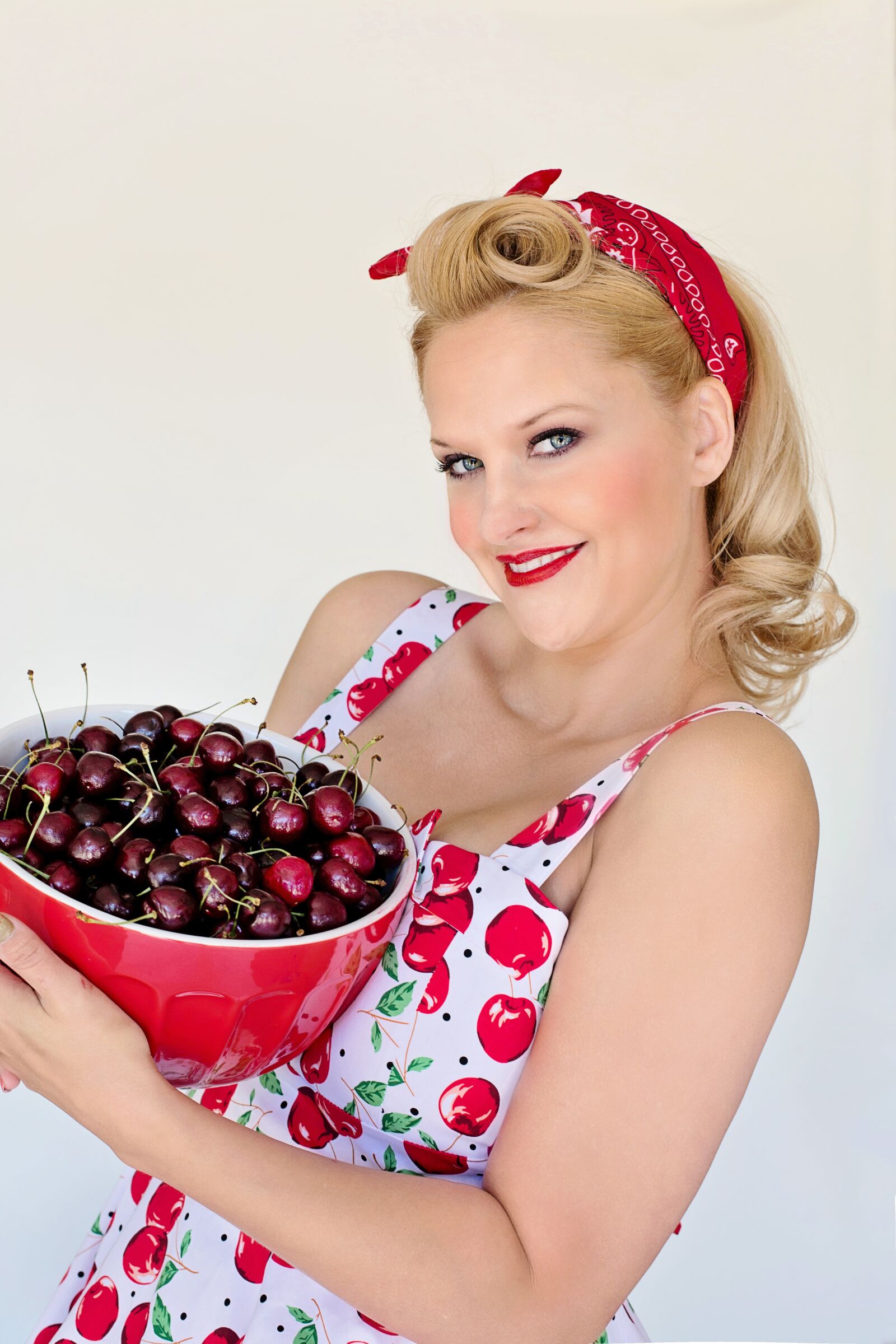 Canon EOS 5D Mark III sample photo. Cherries, summer, bowl of photography