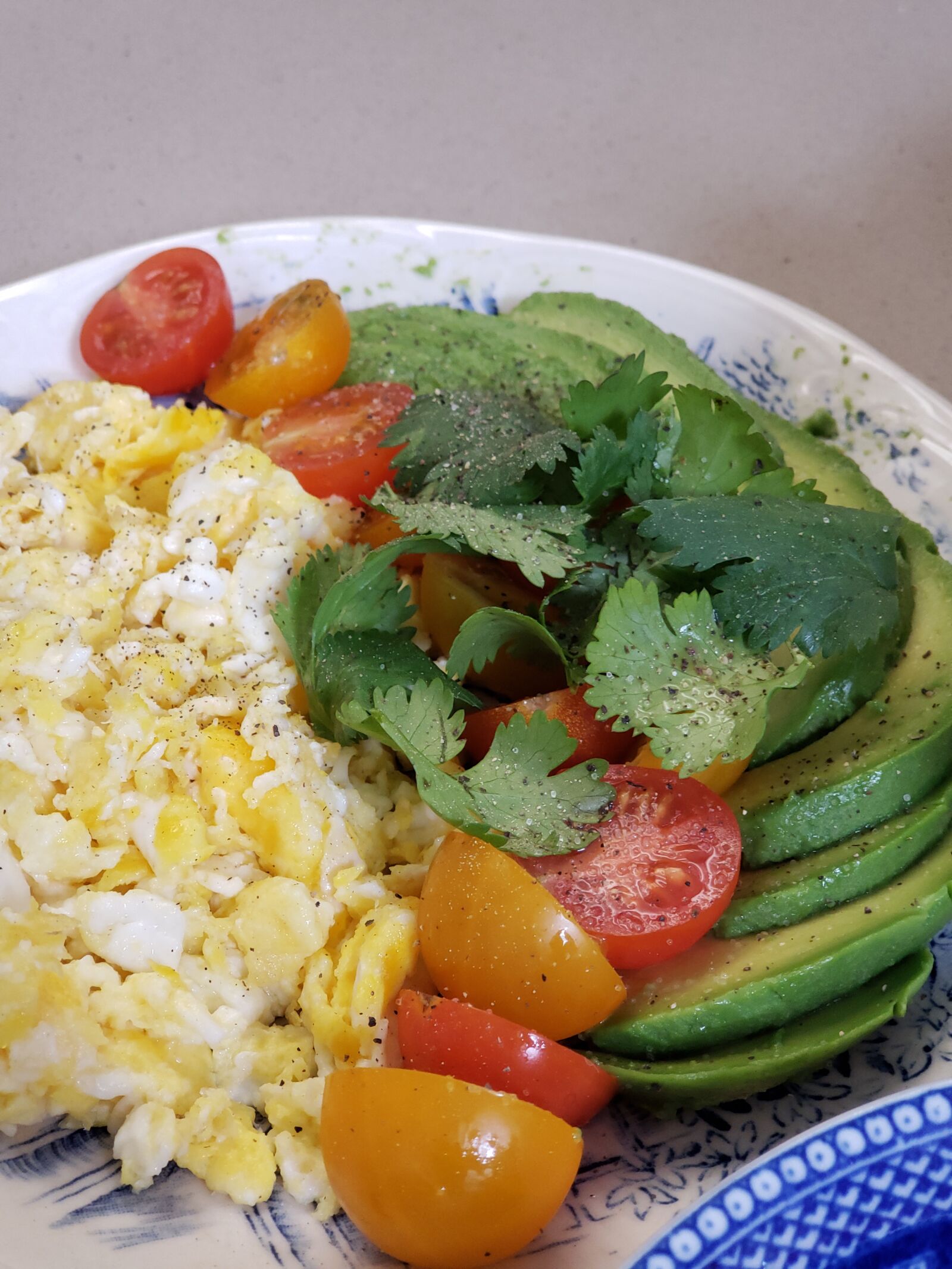 Samsung Galaxy S9+ sample photo. Food, eggs, tomatoes photography