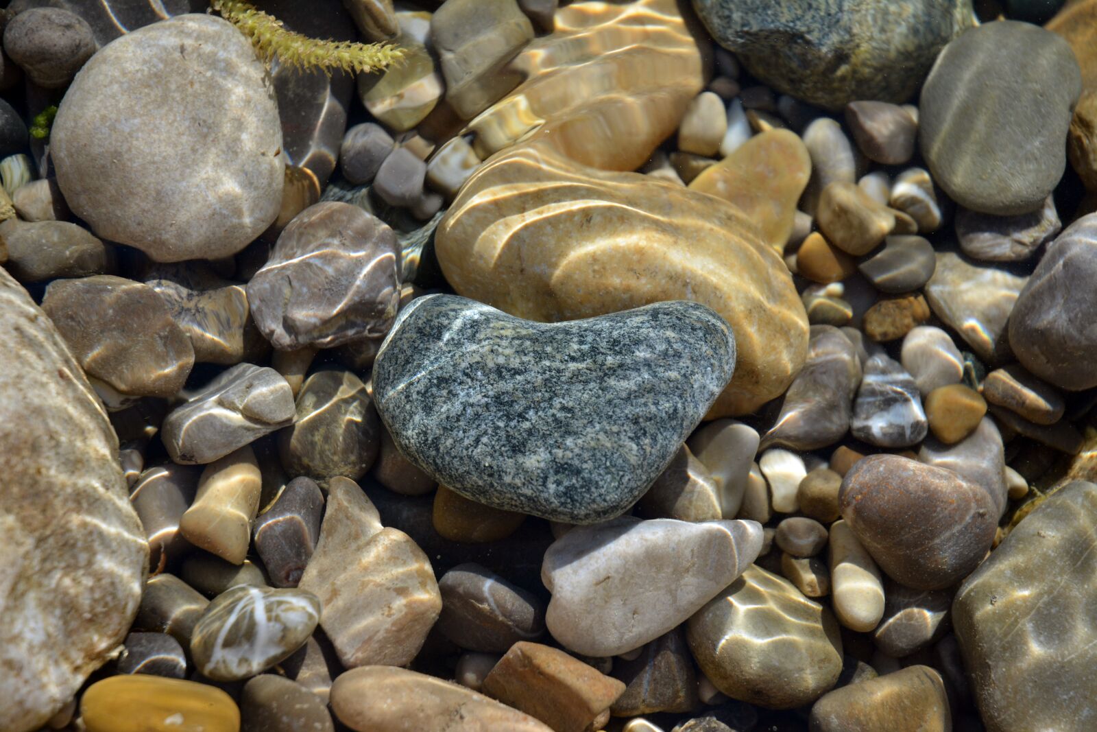 Nikon D5200 sample photo. Water, stones, blue photography