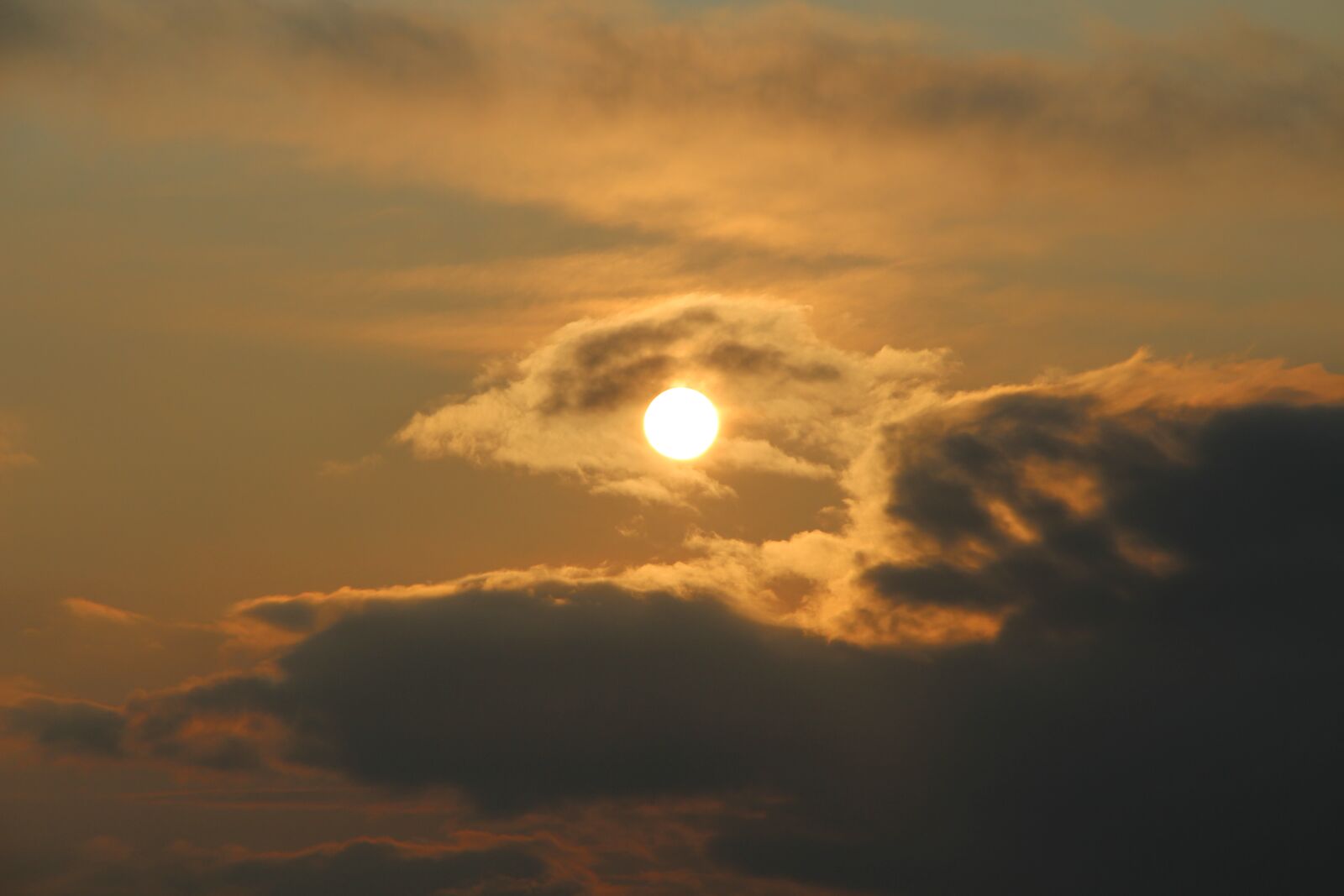 Canon EOS 700D (EOS Rebel T5i / EOS Kiss X7i) sample photo. Sun, clouds, sky photography