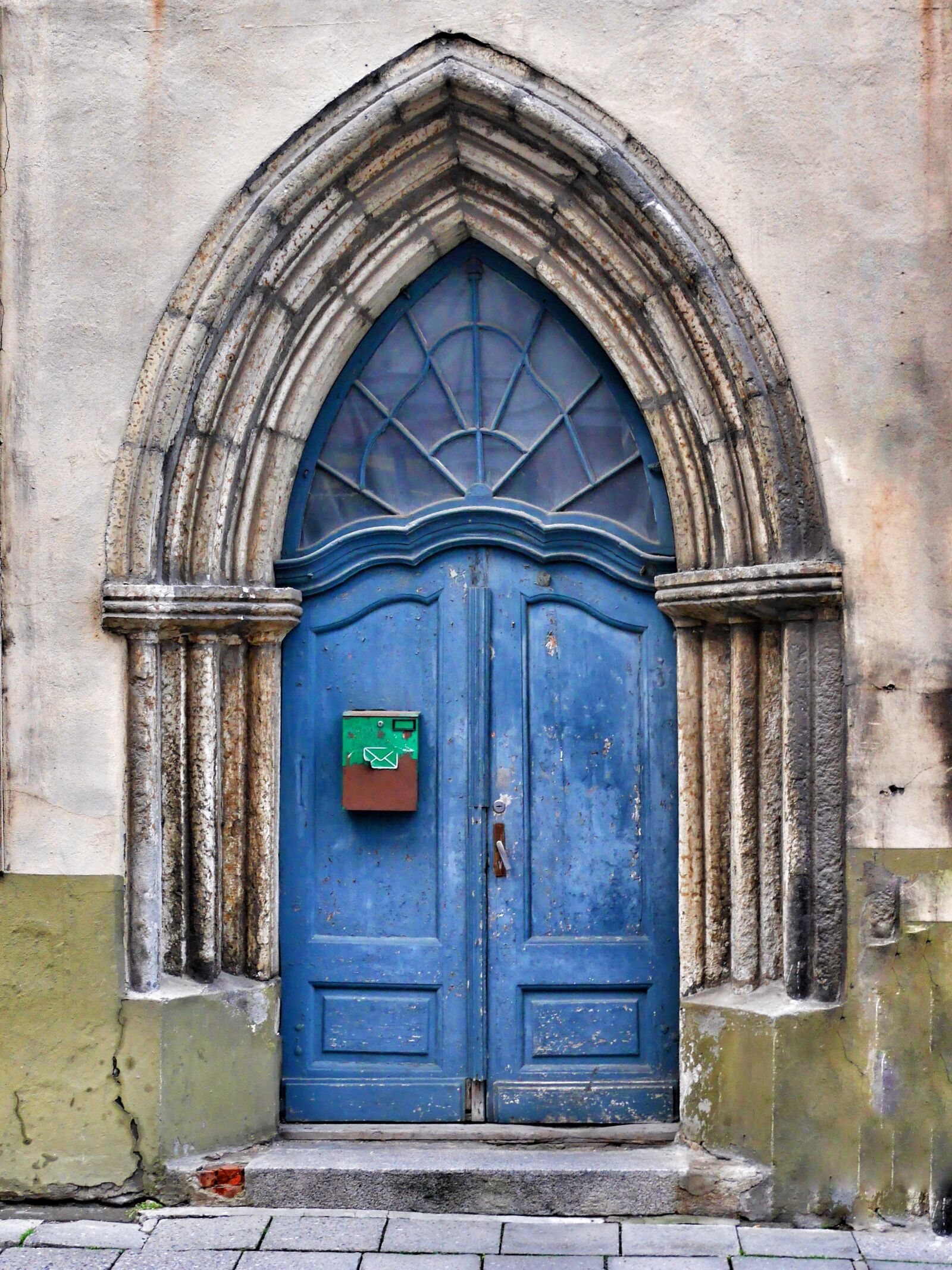 Panasonic Lumix DMC-GX7 sample photo. Door, goal, house photography