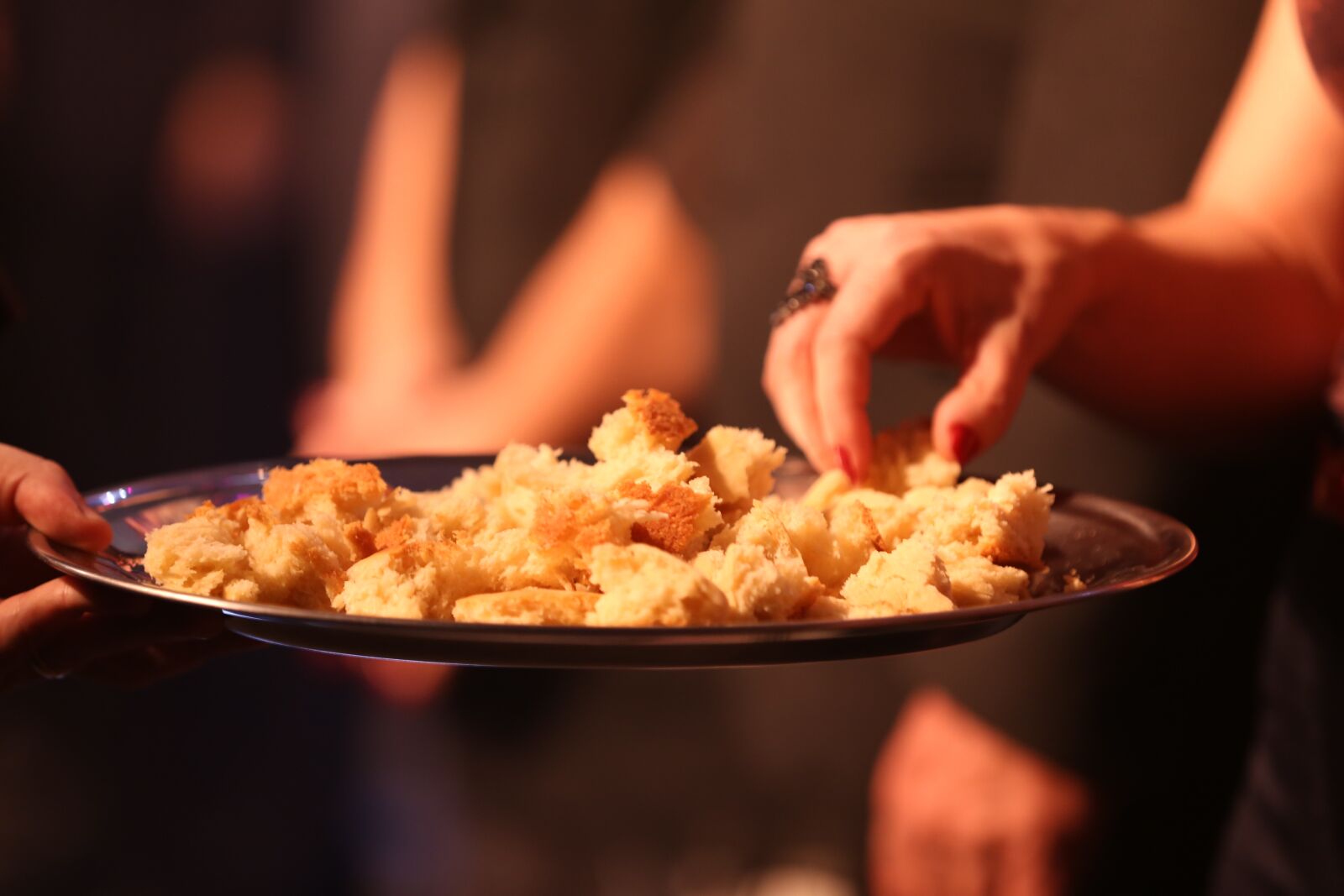 Canon EOS 6D sample photo. Hands, bread, food photography