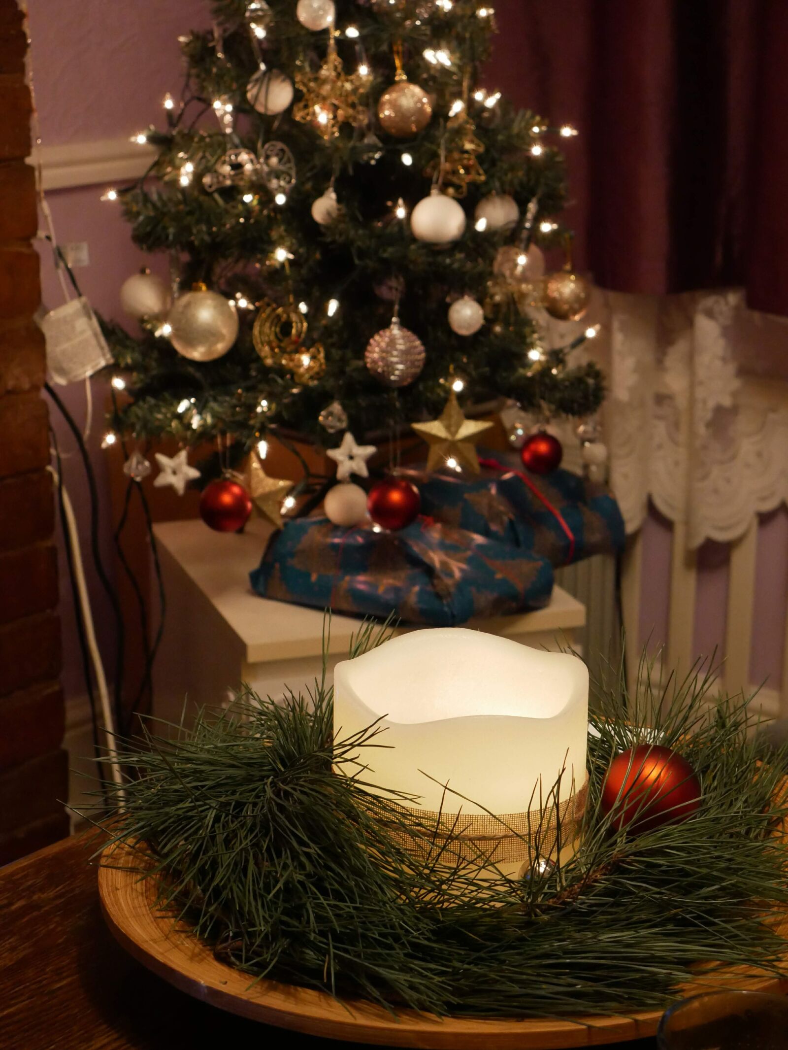 Panasonic Lumix DMC-G85 (Lumix DMC-G80) sample photo. Christmas, tree, green photography